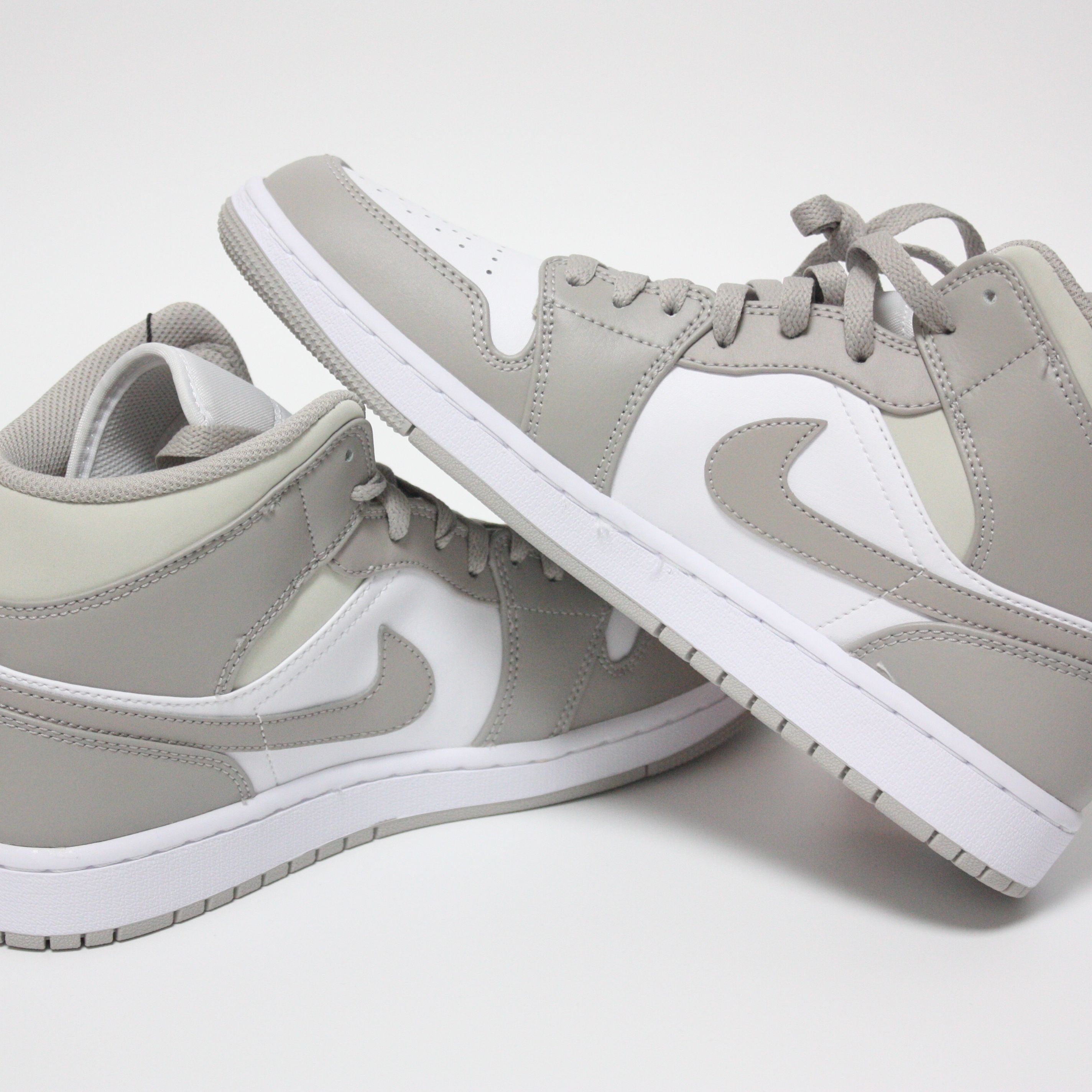 Jordan 1 Mid College Grey 착용 스타일