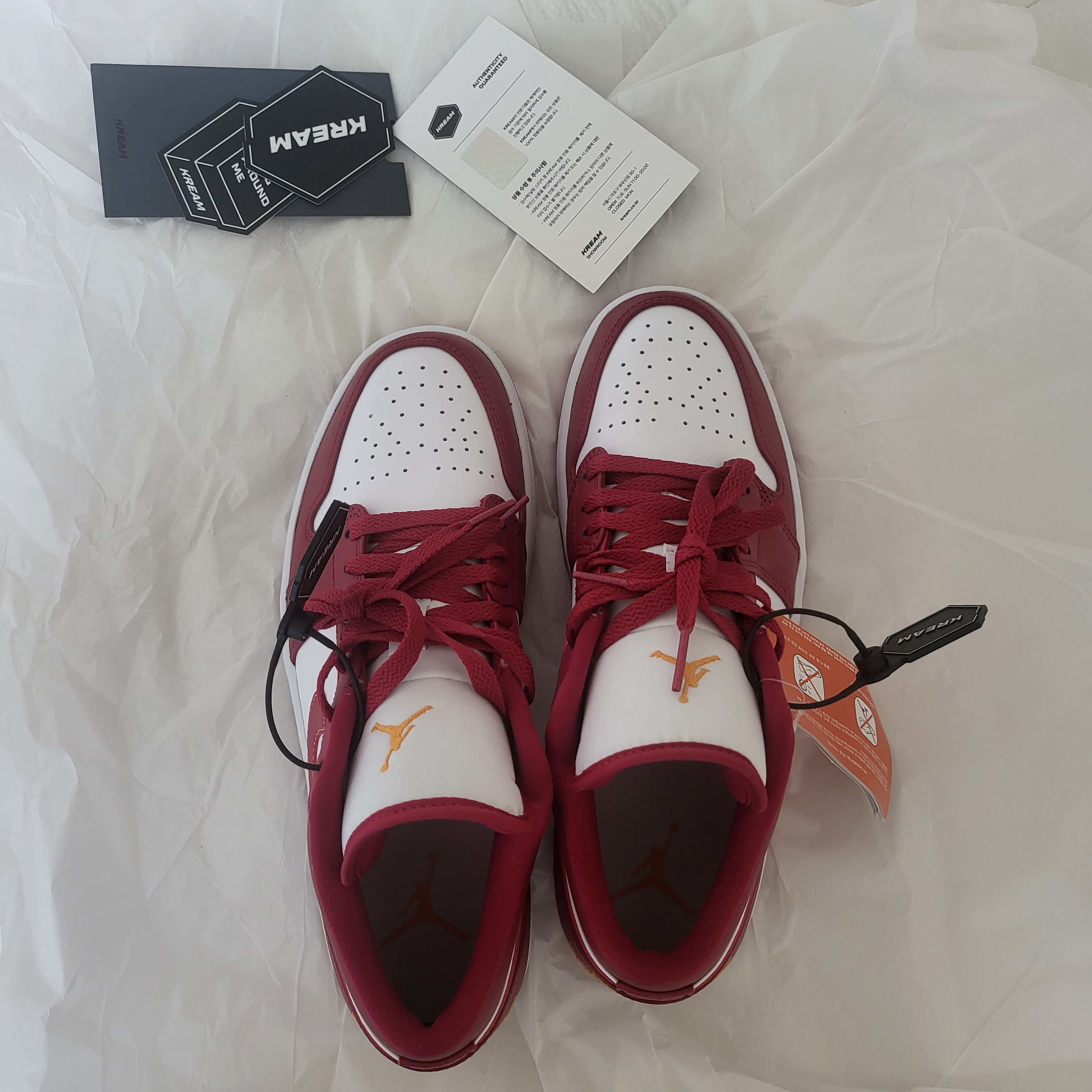 Jordan 1 Low Cardinal Red 착용 스타일 - 1