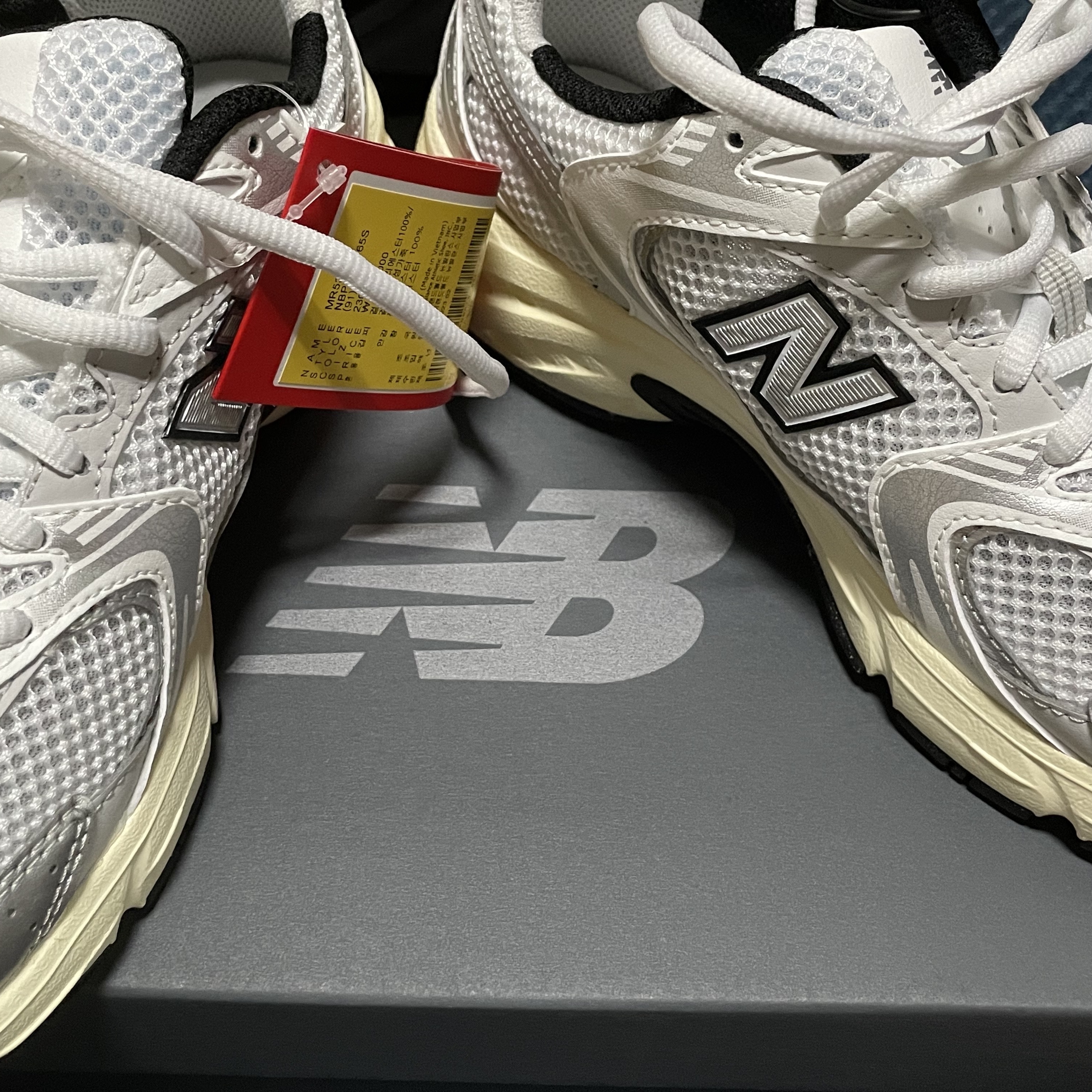 New Balance 530 Silver Cream 착용 스타일