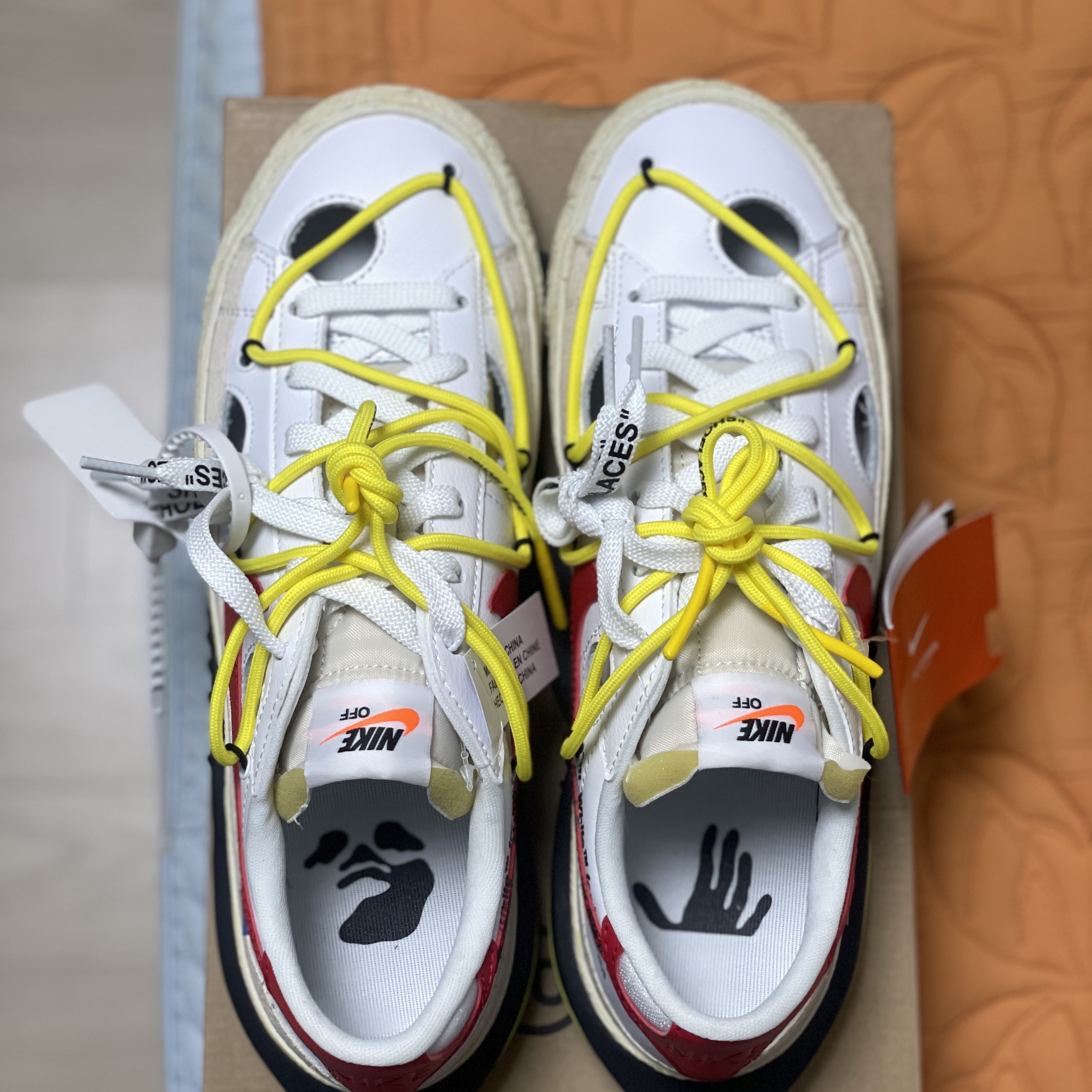 Nike x Off-White Blazer Low '77 White and University Red 착용 스타일 - 2