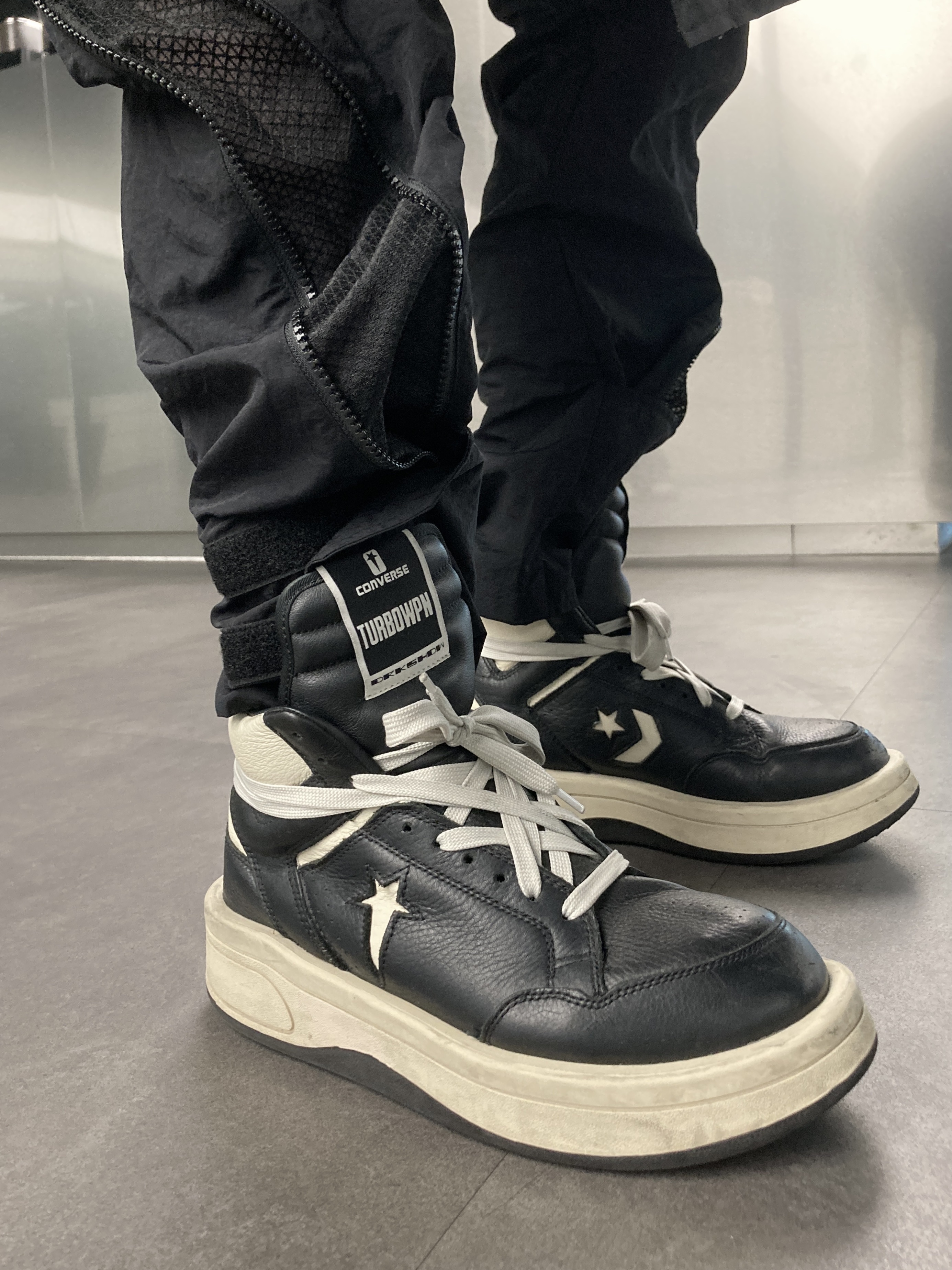 Converse x Drkshdw Turbowpn Black Cream, Converse x Drkshdw Dad Cap Black 착용 스타일 - 3