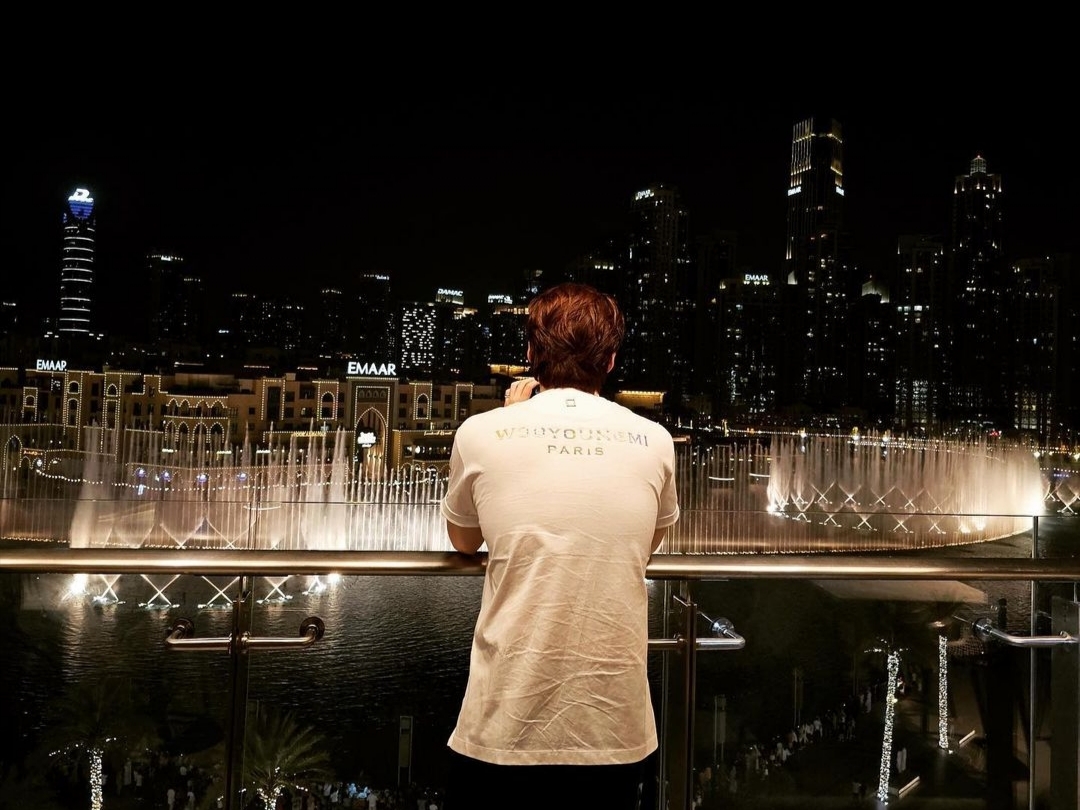 Wooyoungmi Cotton Back Logo T-shirt White - 23SS 착용 스타일 - 1