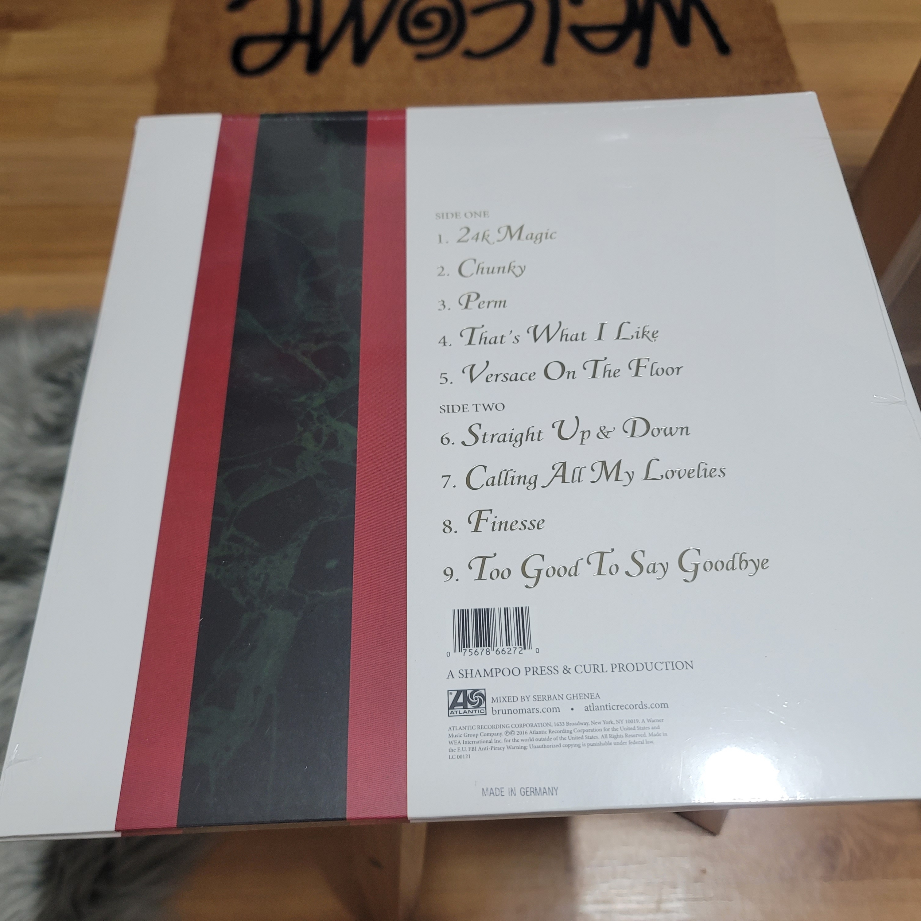 Bruno Mars 24K Magic LP Black 착용 스타일 - 2