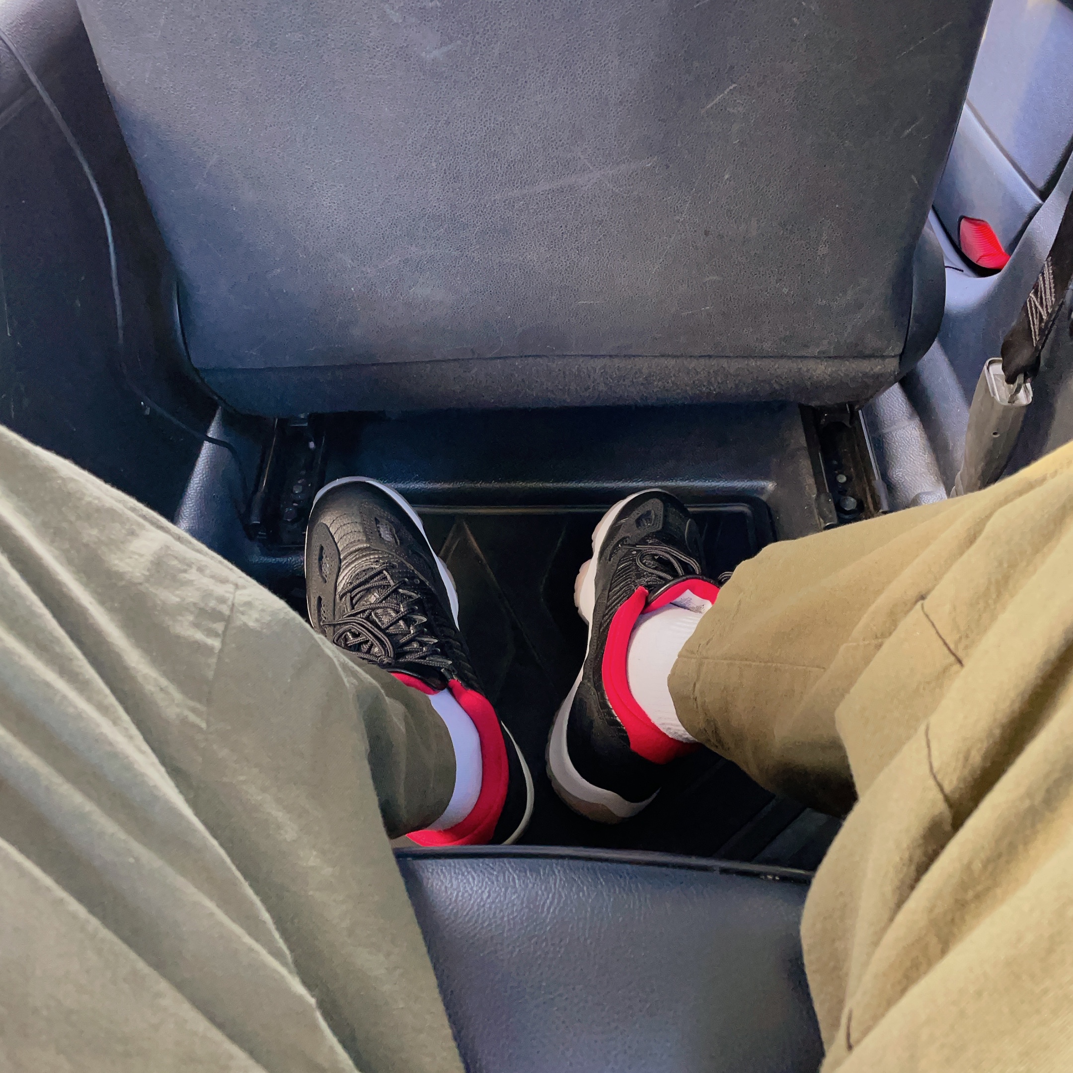 Jordan 11 Retro Low IE Bred 2021 착용 스타일 - 1