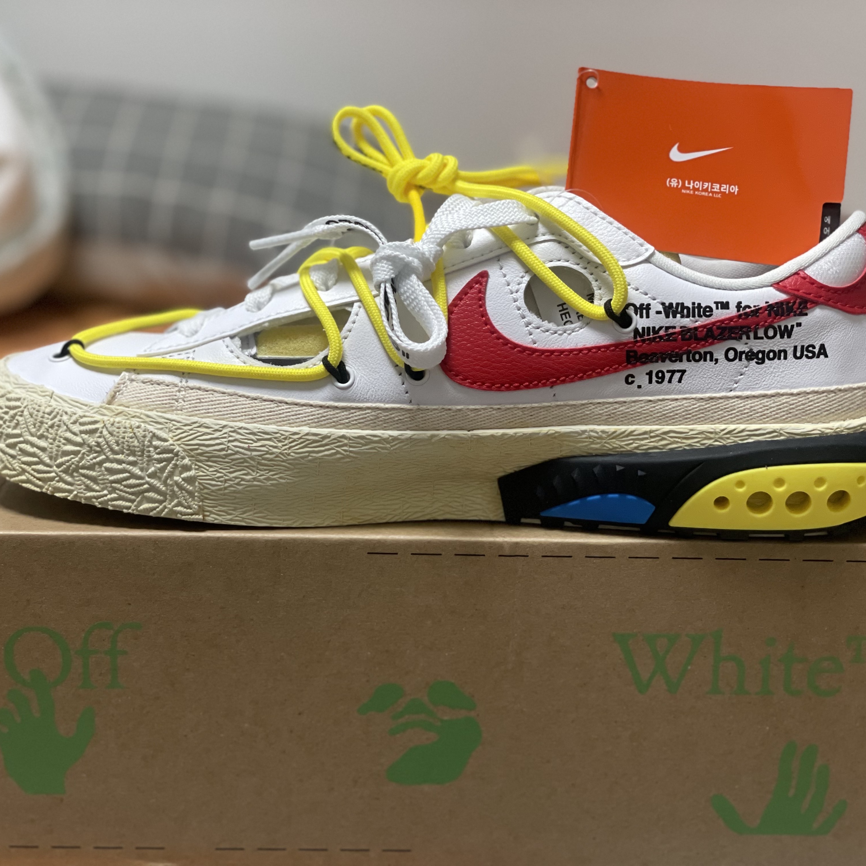 Nike x Off-White Blazer Low '77 White and University Red 착용 스타일 - 5