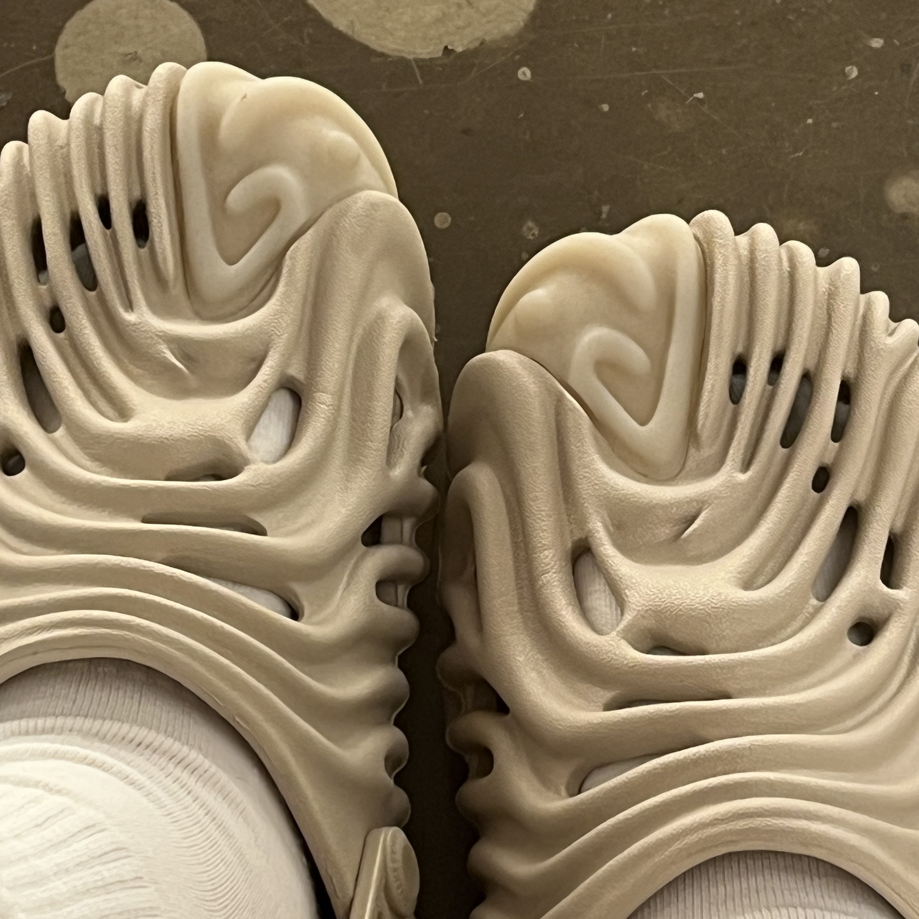 Crocs x Salehe Bembury Pollex Clog Horchata 착용 스타일