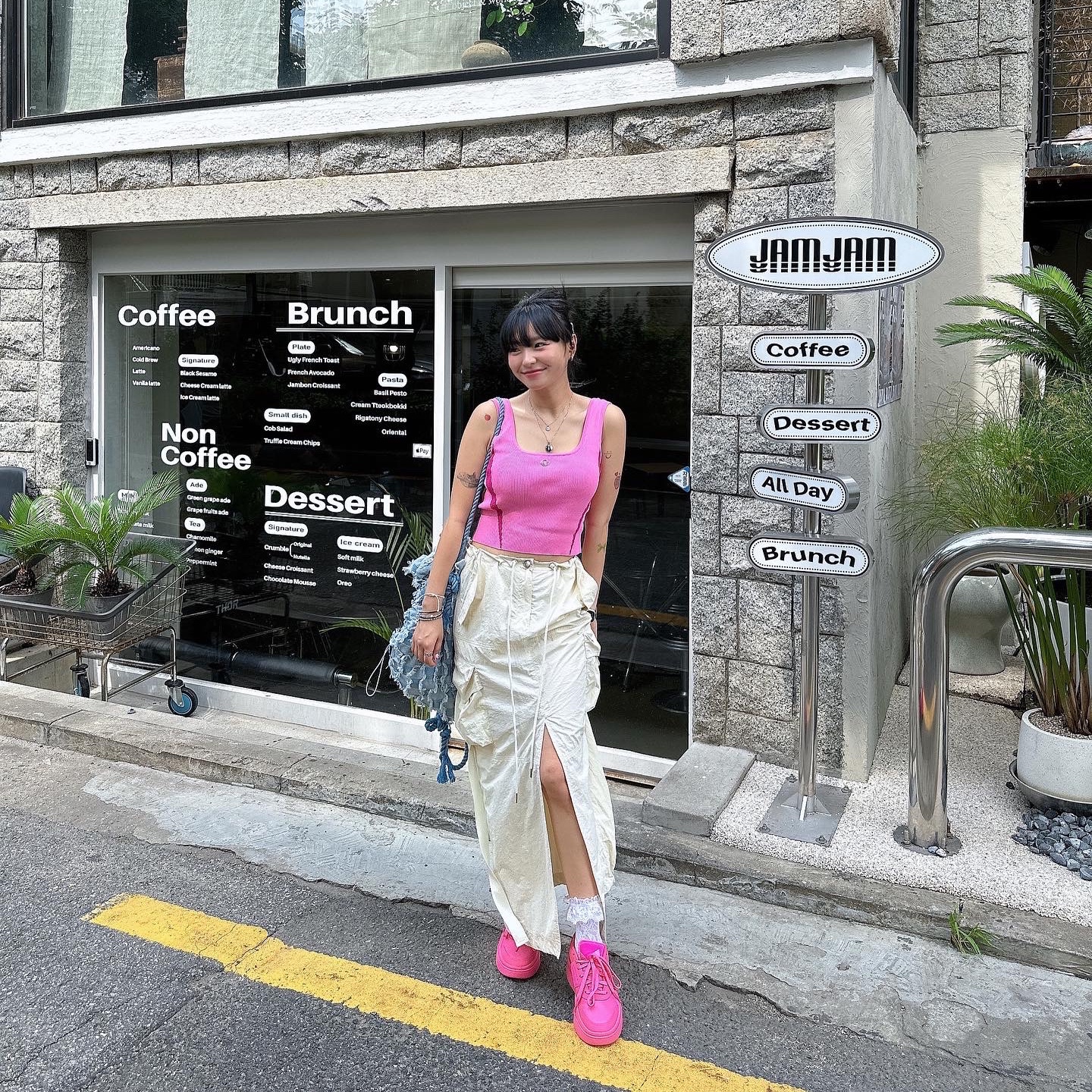 (W) Adidas Osade Pink Fusion 착용 스타일 - 1