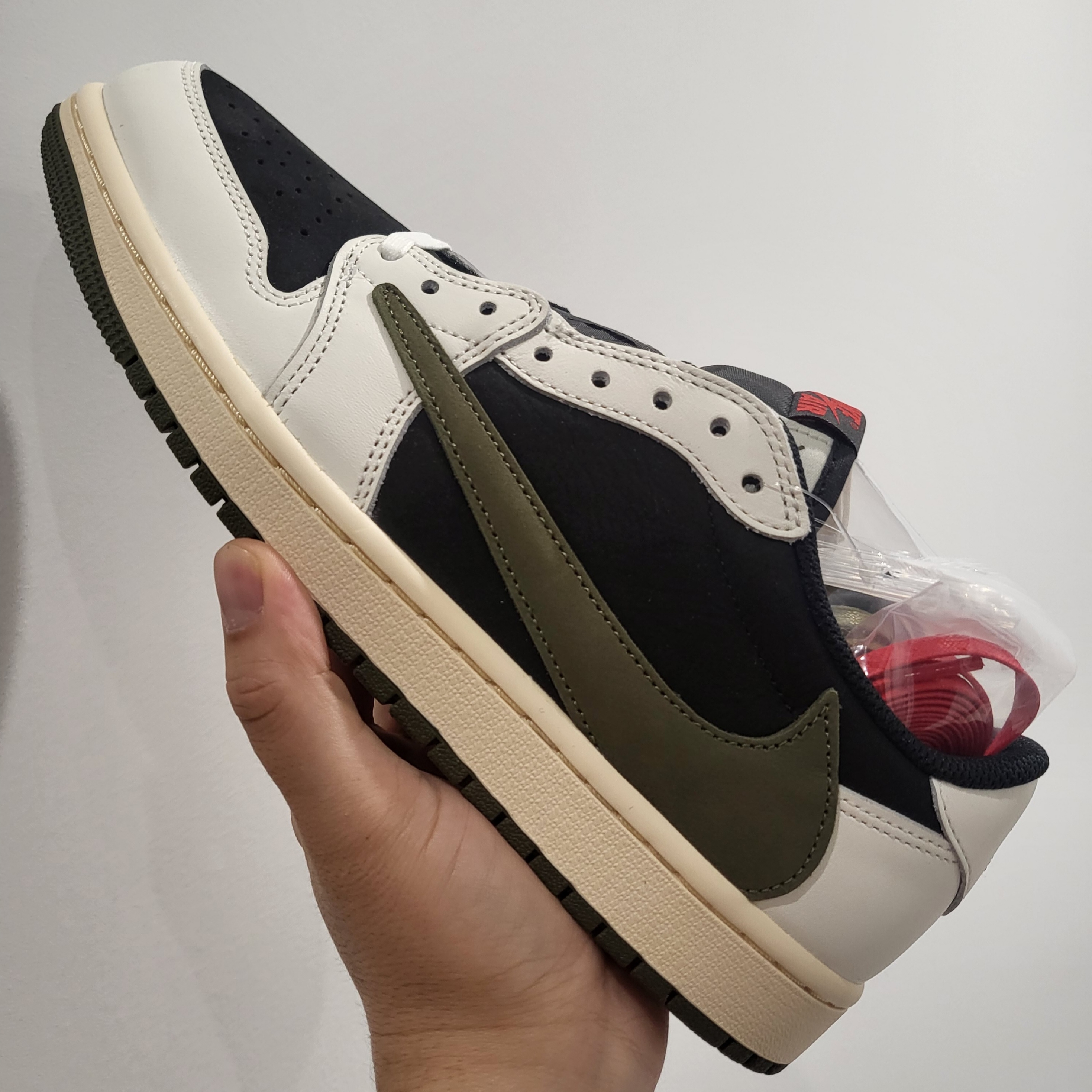 (W) Jordan 1 x Travis Scott Retro Low OG SP Medium Olive 착용 스타일