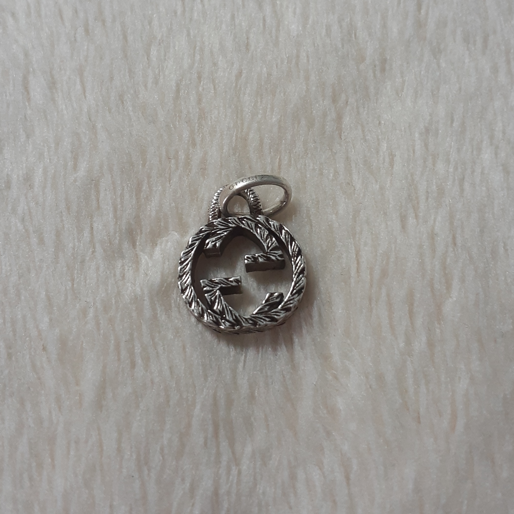 Gucci Interlocking G Pendant Necklace Silver 착용 스타일 - 2