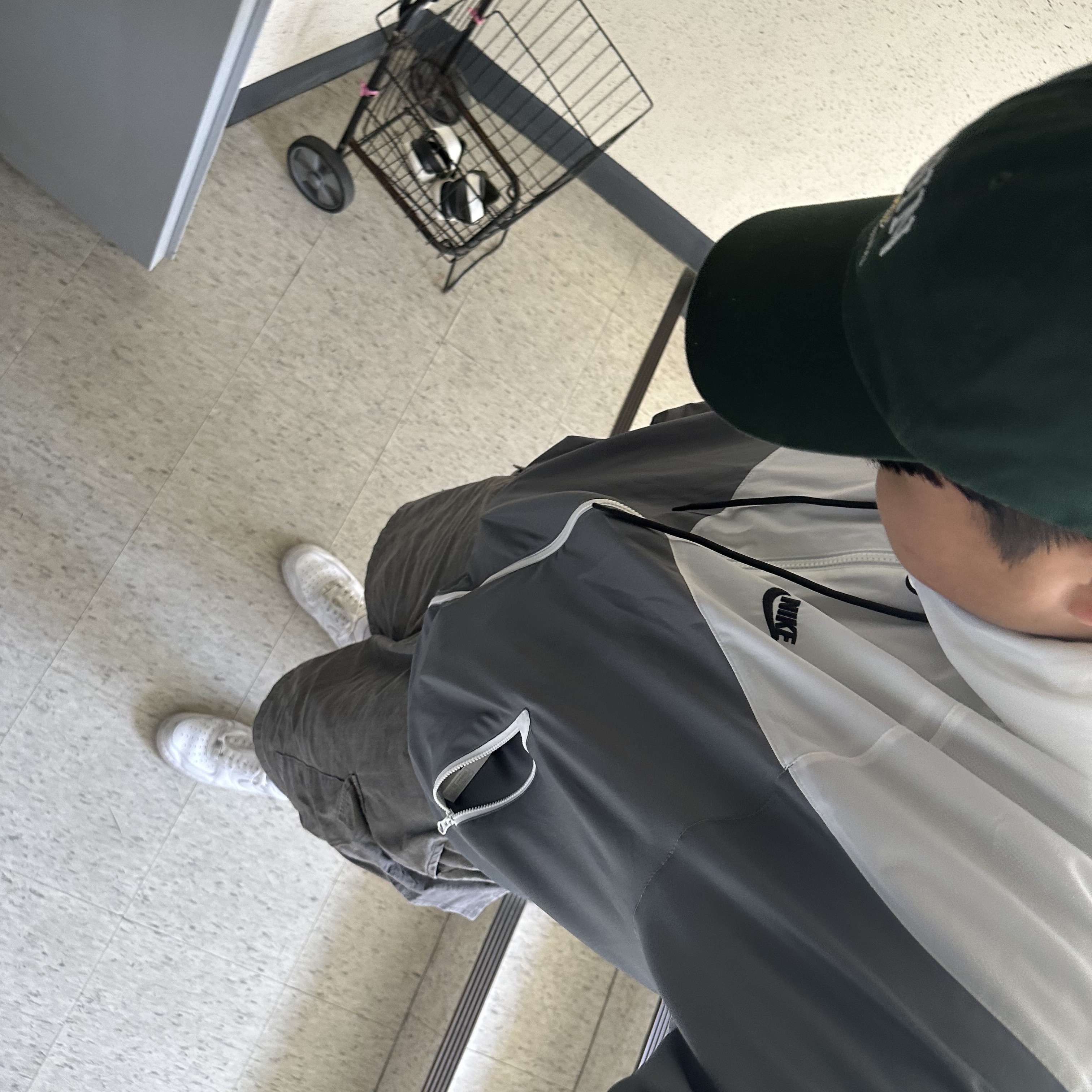 Nike NSW Windrunner Hoodie Jacket Smoke Grey - Asia, Nike Air Force 1 '07 Low White 착용 스타일