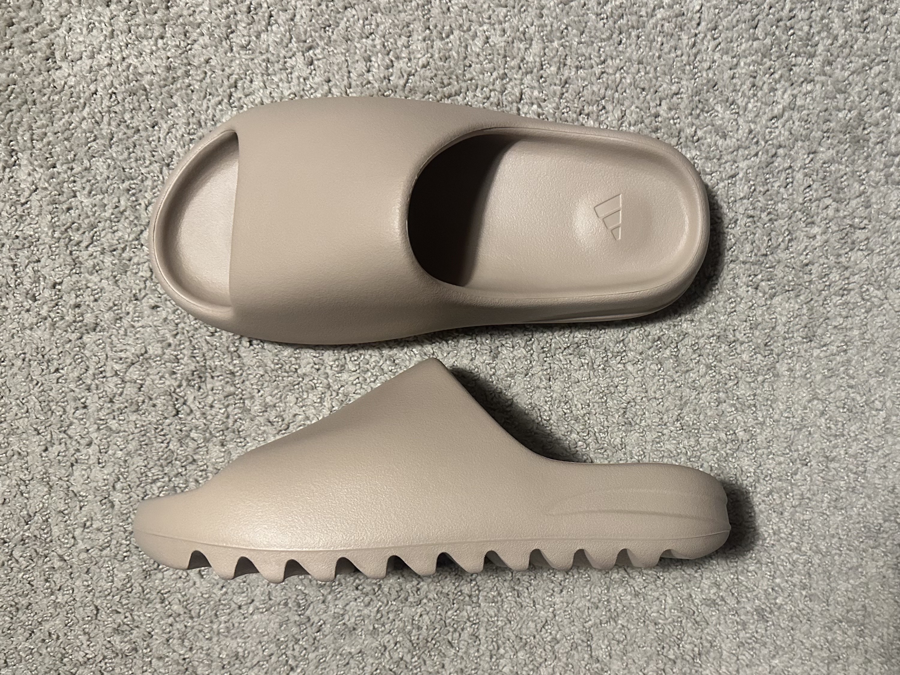 Adidas Yeezy Slide Pure - Re-Release Ver. 착용 스타일 - 2