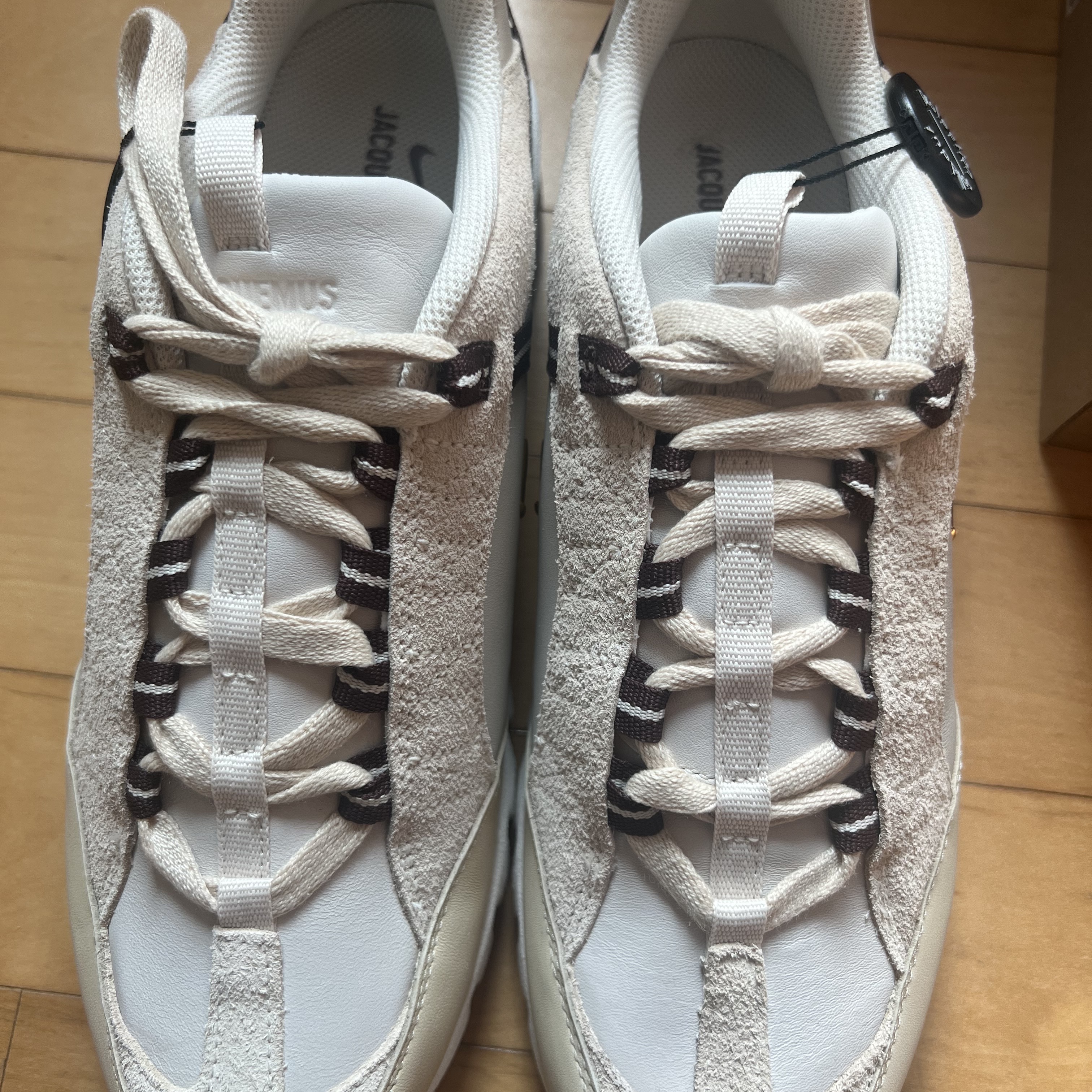 Nike x Jacquemus Air Humara LX Light Bone and Gold 착용 스타일