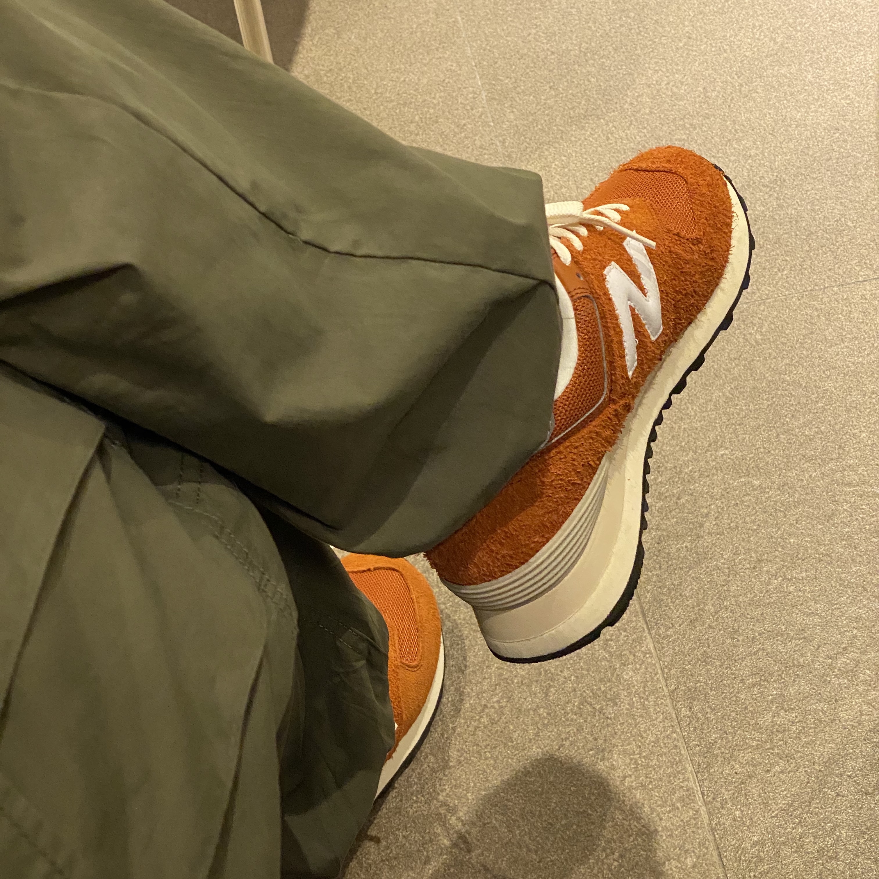 New Balance 574 Heritage Orange Burst White 착용 스타일