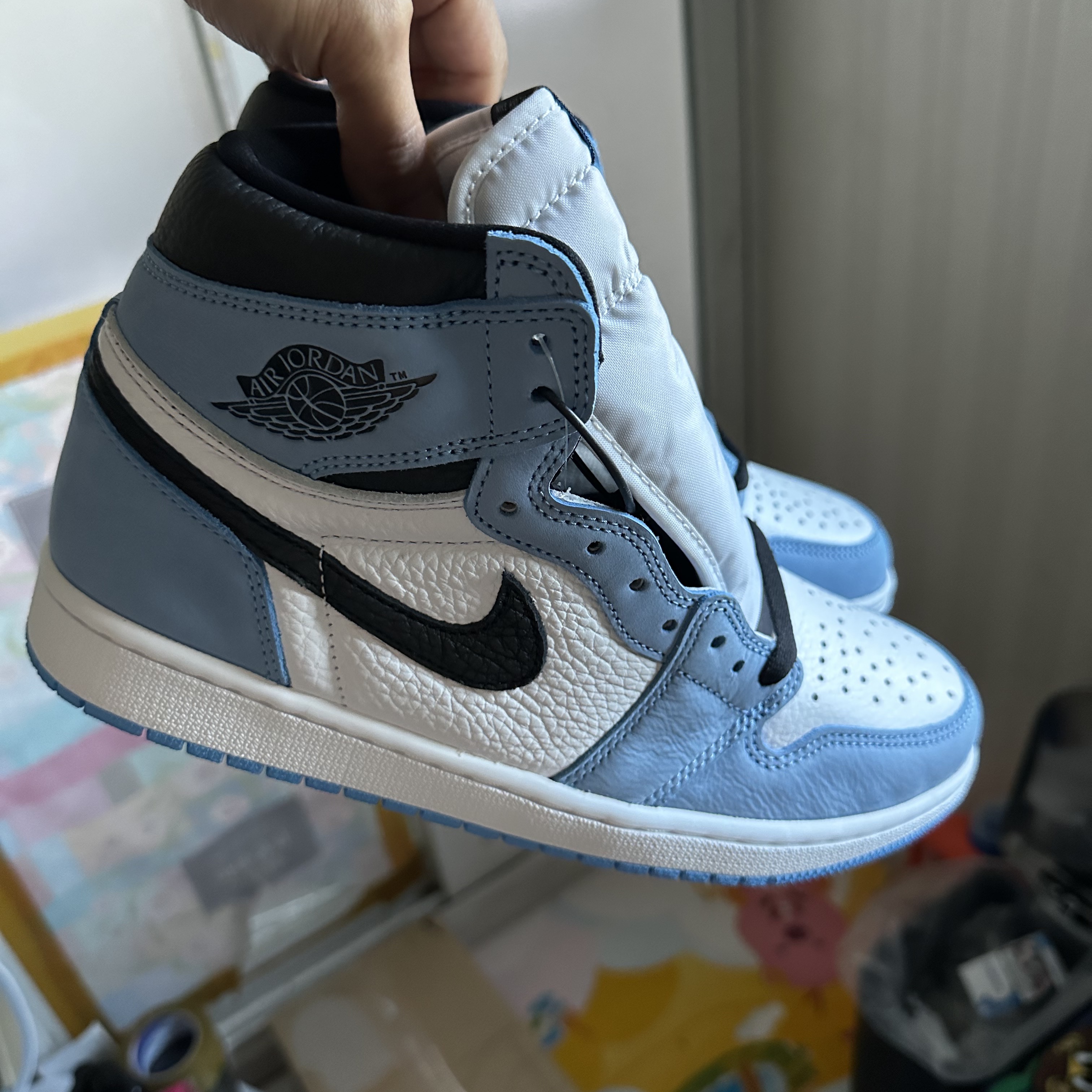Jordan 1 Retro High OG University Blue 착용 스타일 - 2