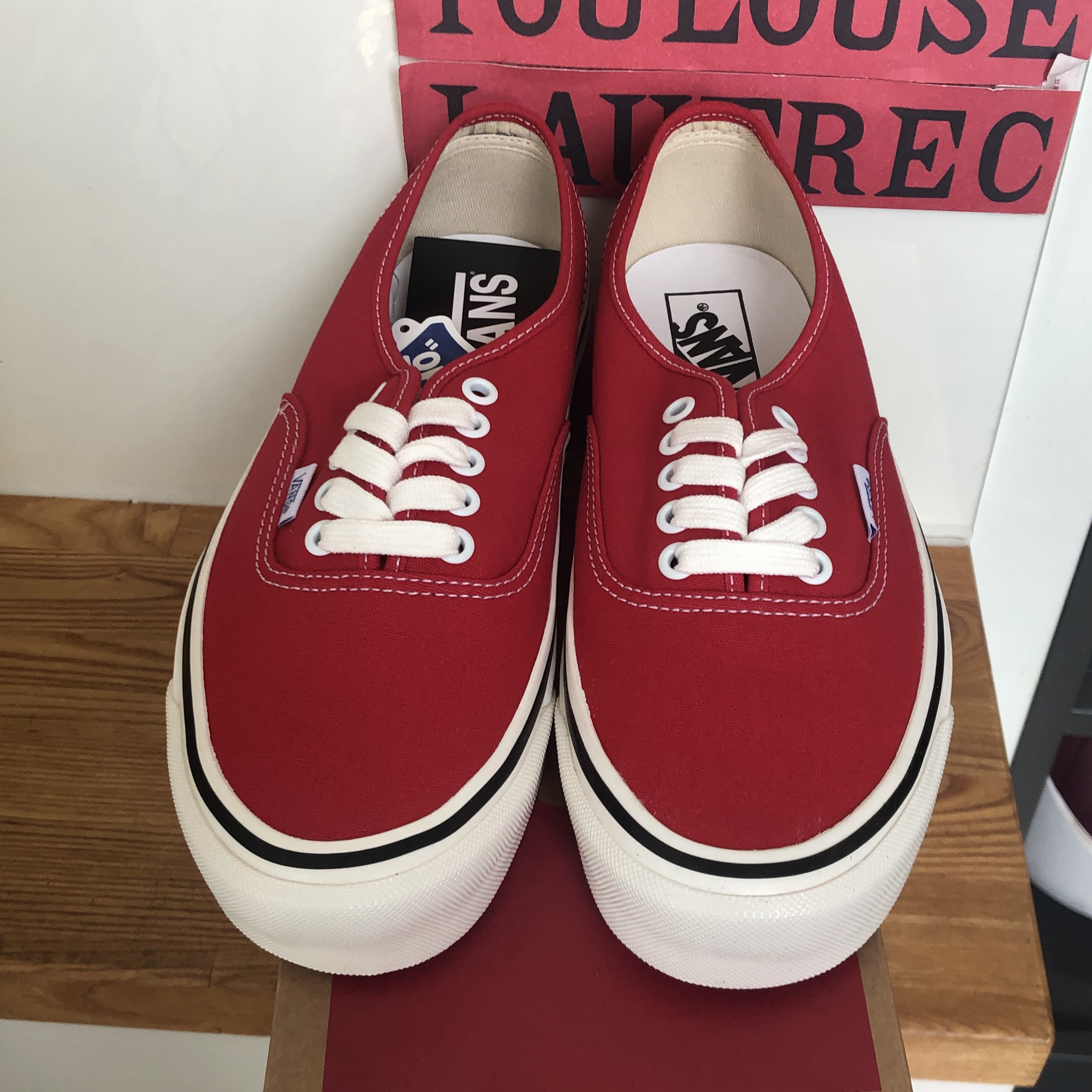 Vans Authentic 44 DX Anaheim Factory Racing Red 착용 스타일