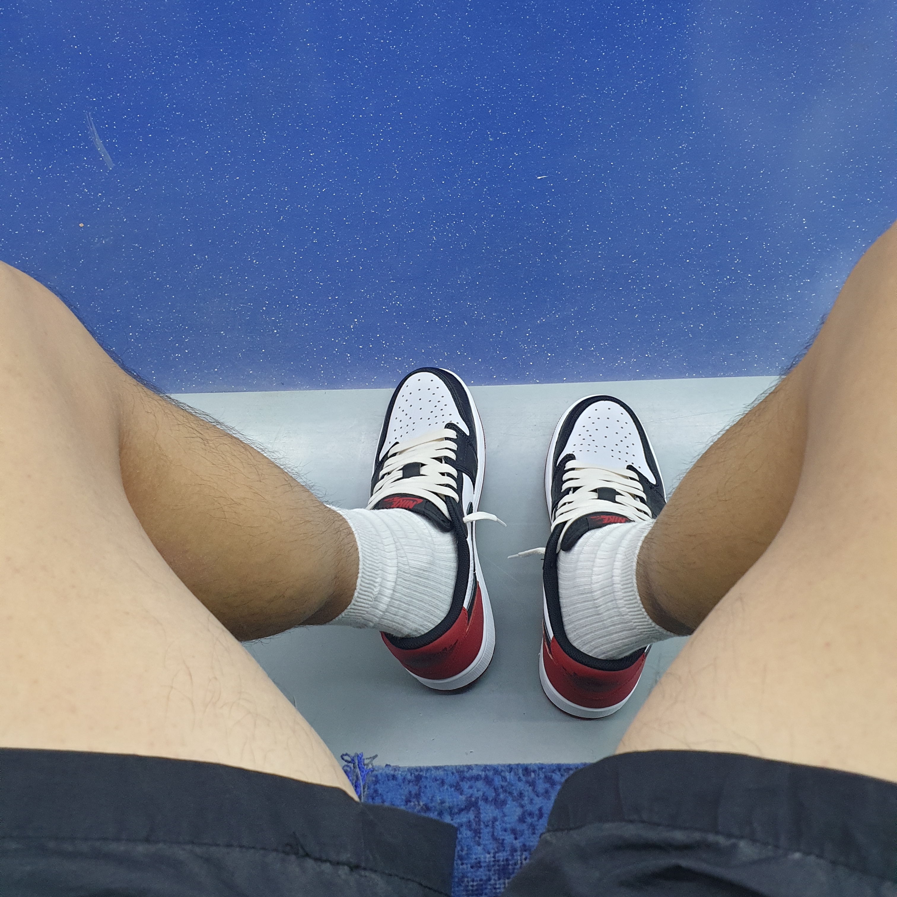 Jordan 1 Retro Low OG Black Toe 착용 스타일 - 1