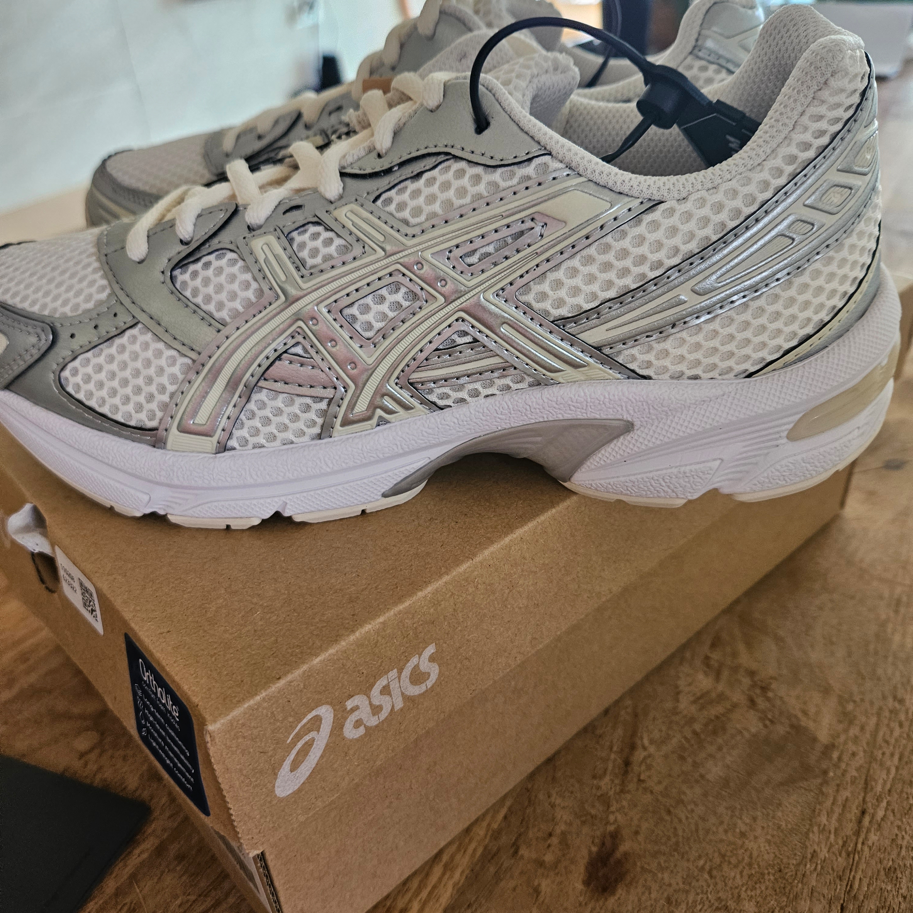 (W) Asics Gel-1130 Cream Pure Silver 착용 스타일 - 2