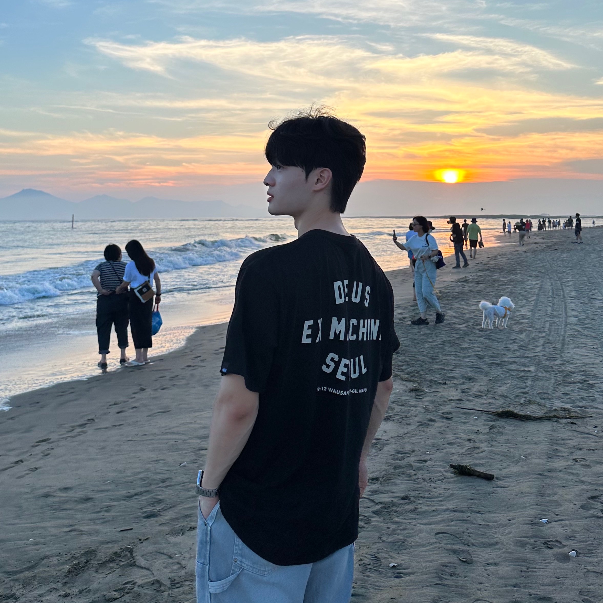 Deus Ex Machina Seoul College T-Shirt Black 착용 스타일 - 2