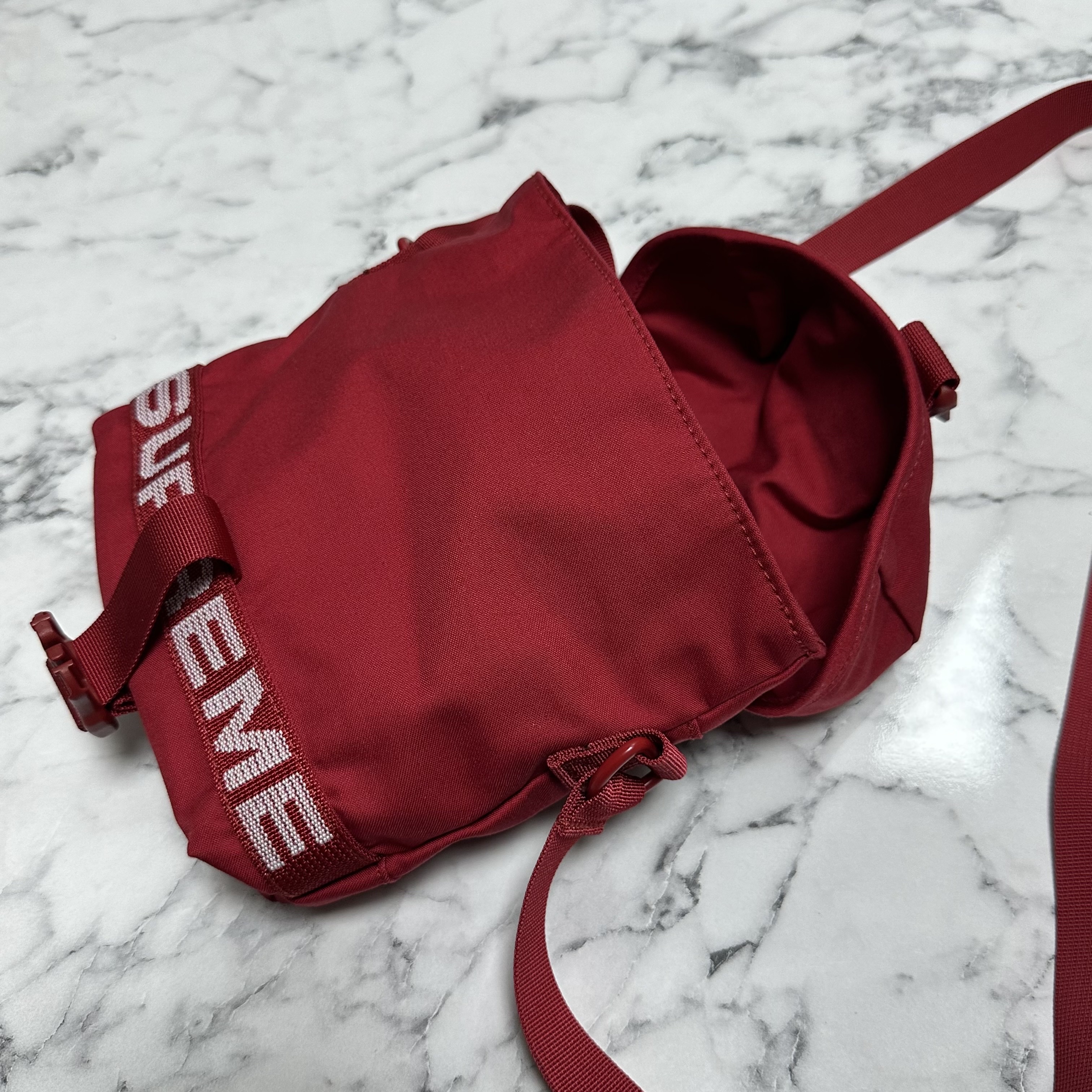 Supreme Field Side Bag Red - 23SS 착용 스타일 - 4
