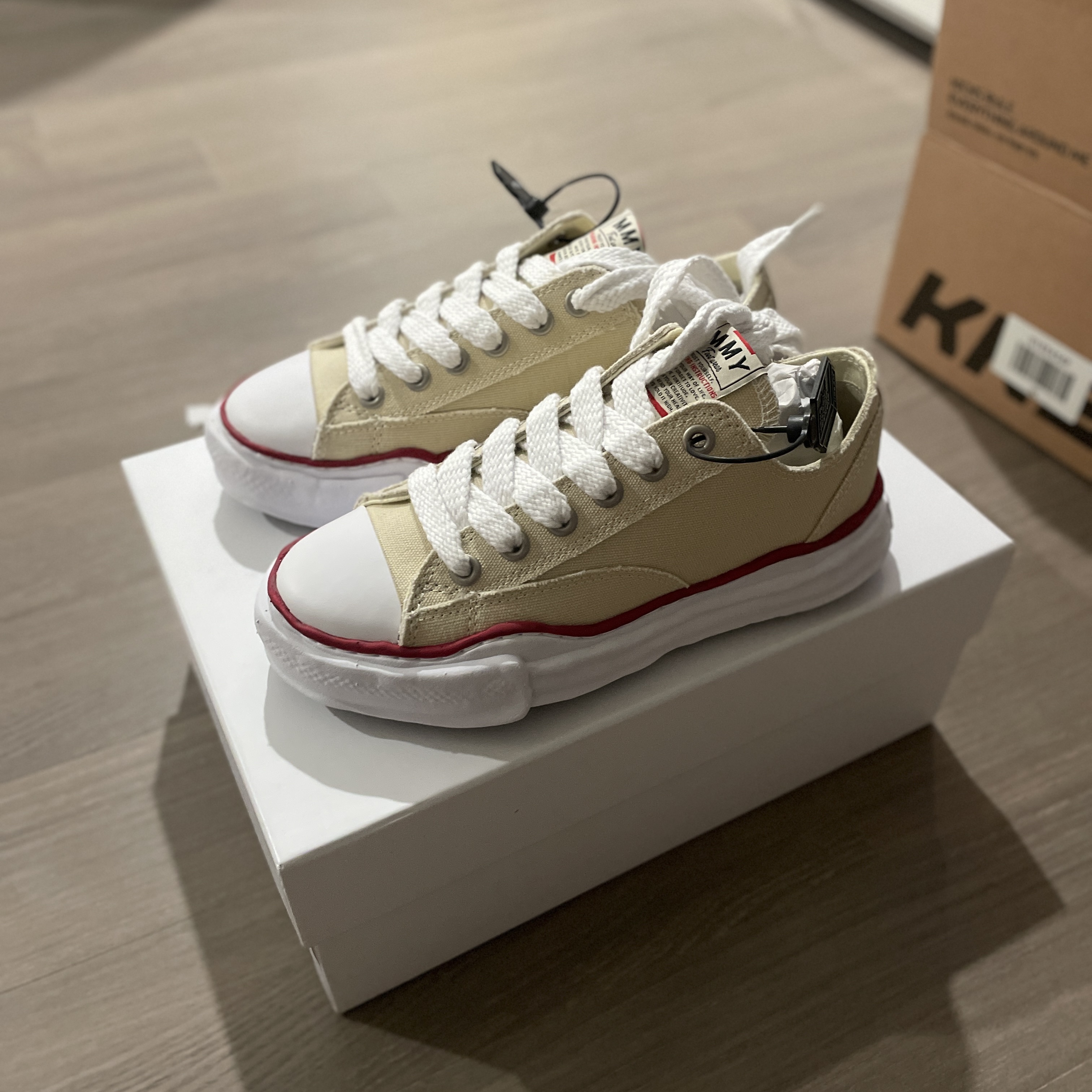 Maison Mihara Yasuhiro Peterson OG Sole Canvas Low-top Sneakers Natural 착용 스타일