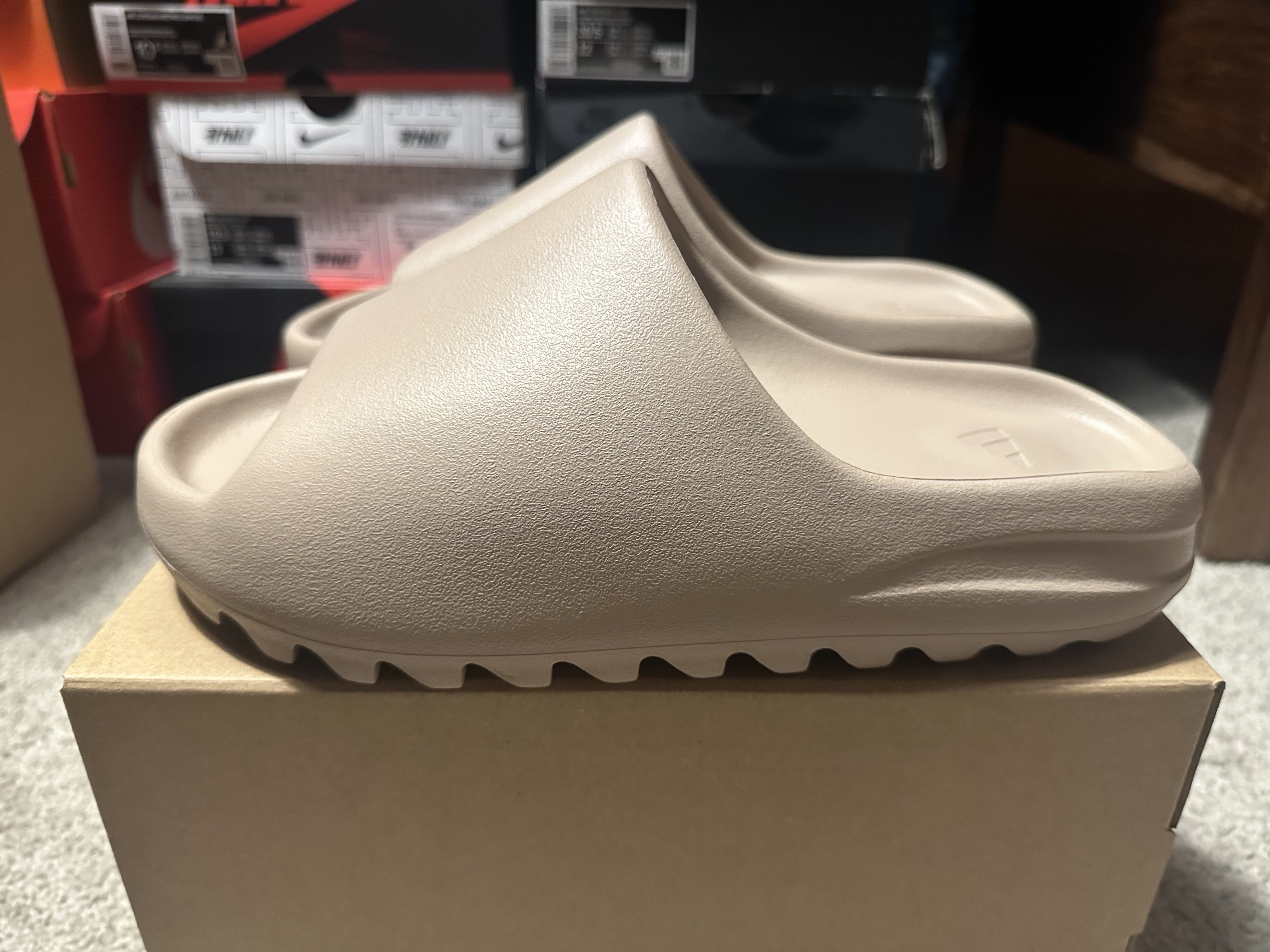 Adidas Yeezy Slide Pure - Re-Release Ver. 착용 스타일 - 3