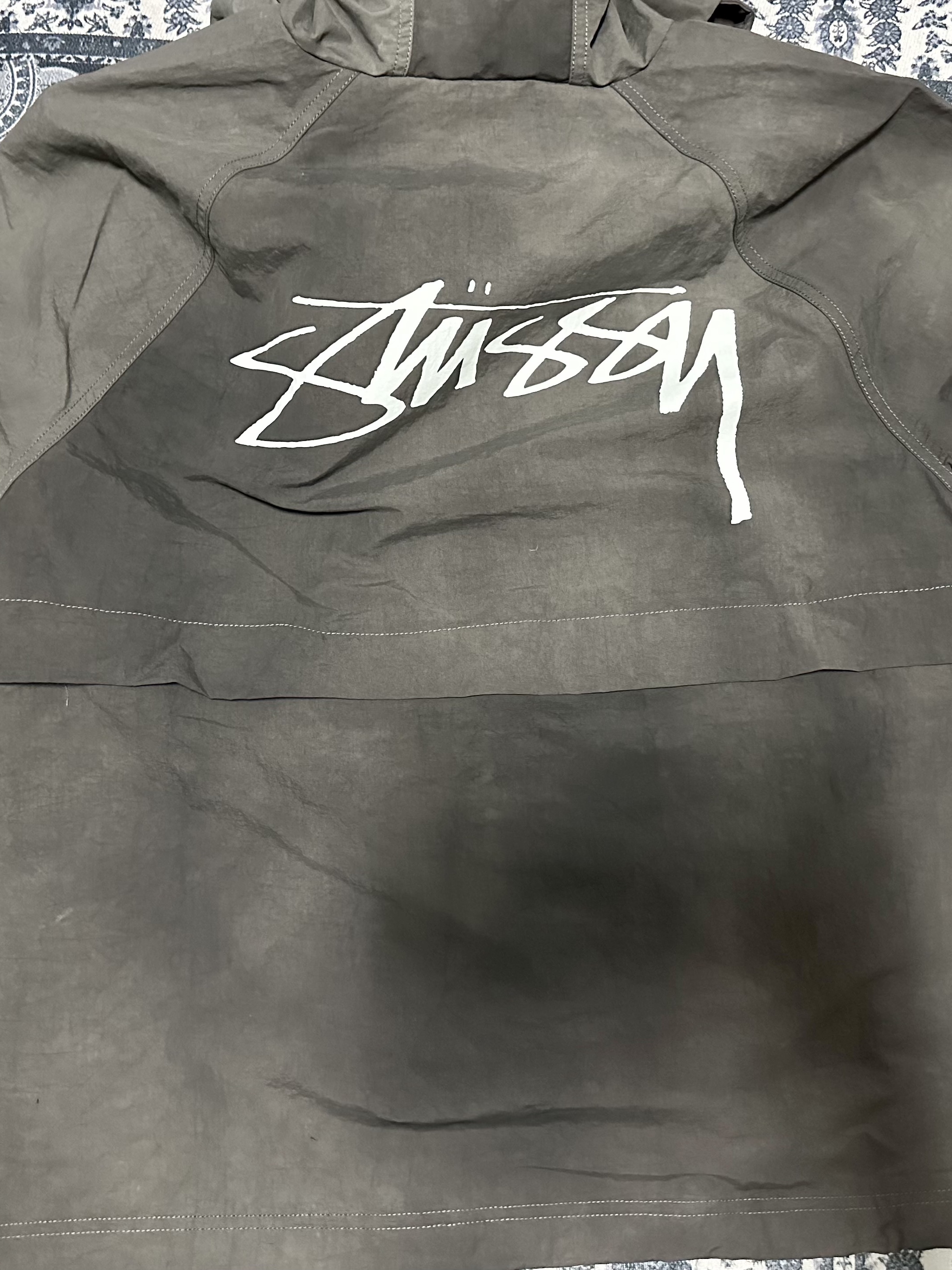 Stussy Wave Dye Beach Shell Jacket Black 착용 스타일 - 3