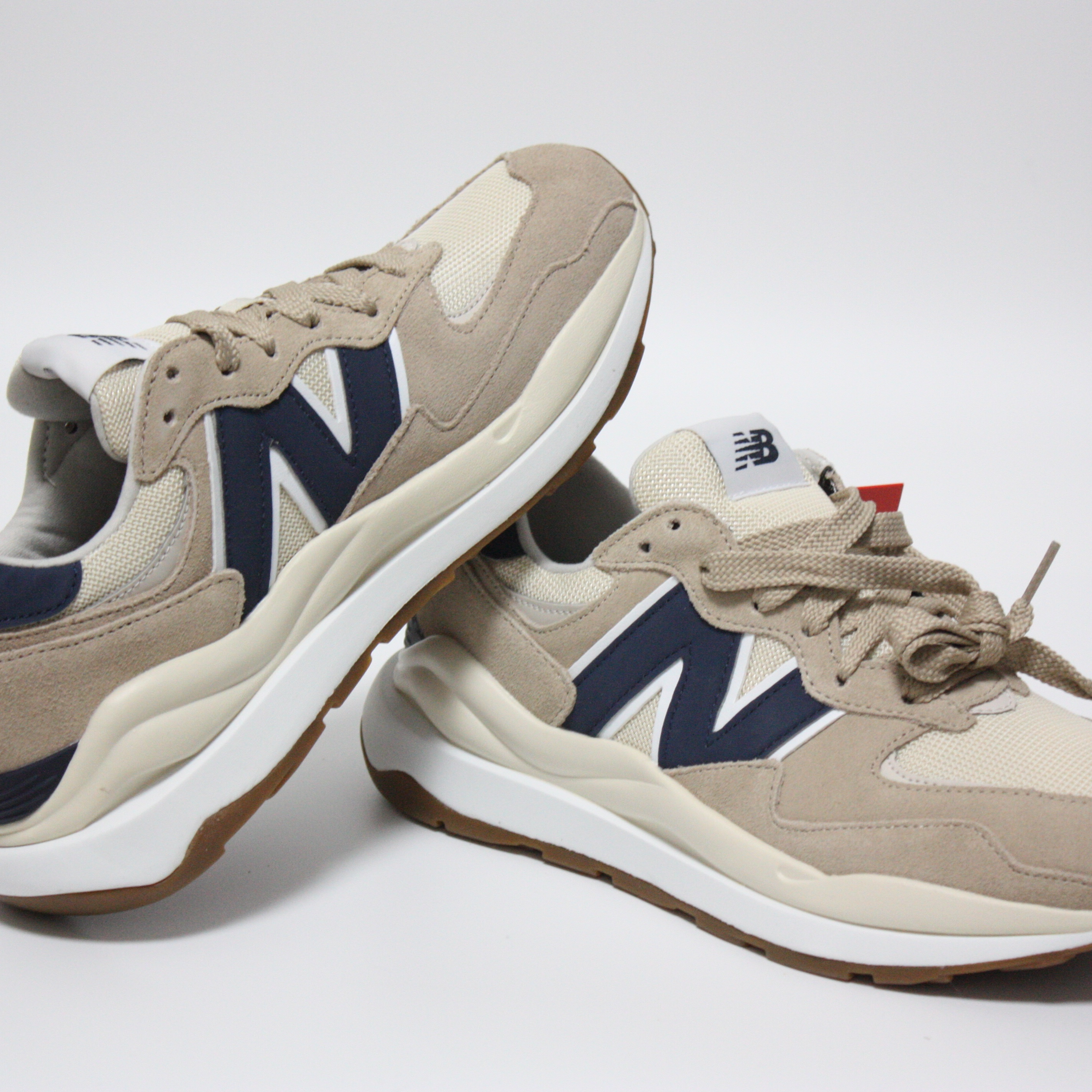 New Balance 5740 Brown Navy 착용 스타일 - 3