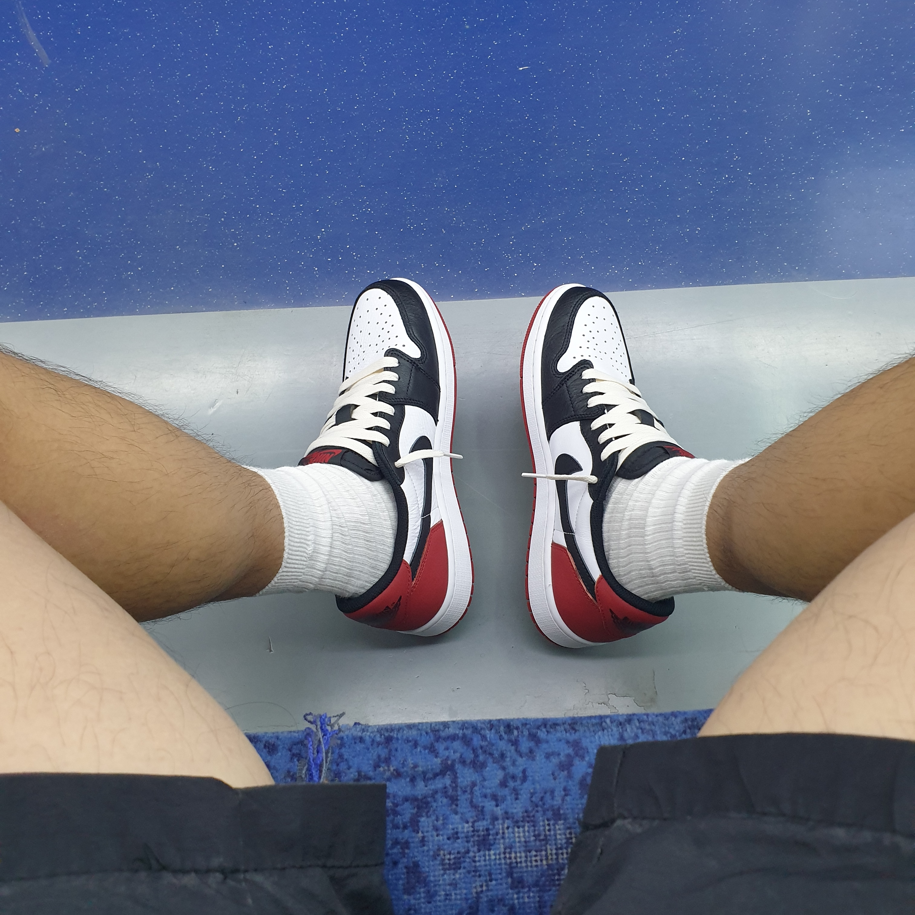 Jordan 1 Retro Low OG Black Toe 착용 스타일 - 2