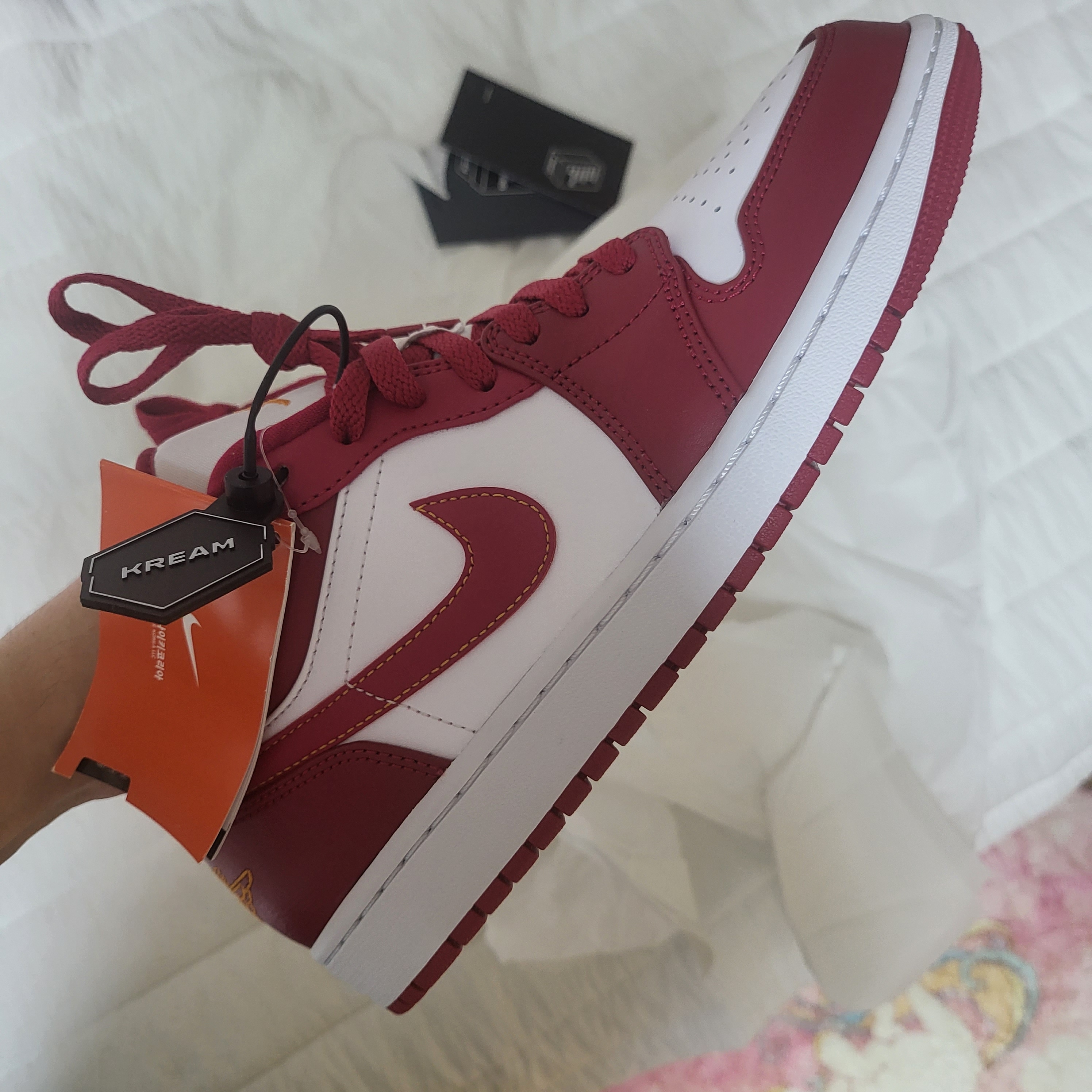 Jordan 1 Low Cardinal Red 착용 스타일 - 2