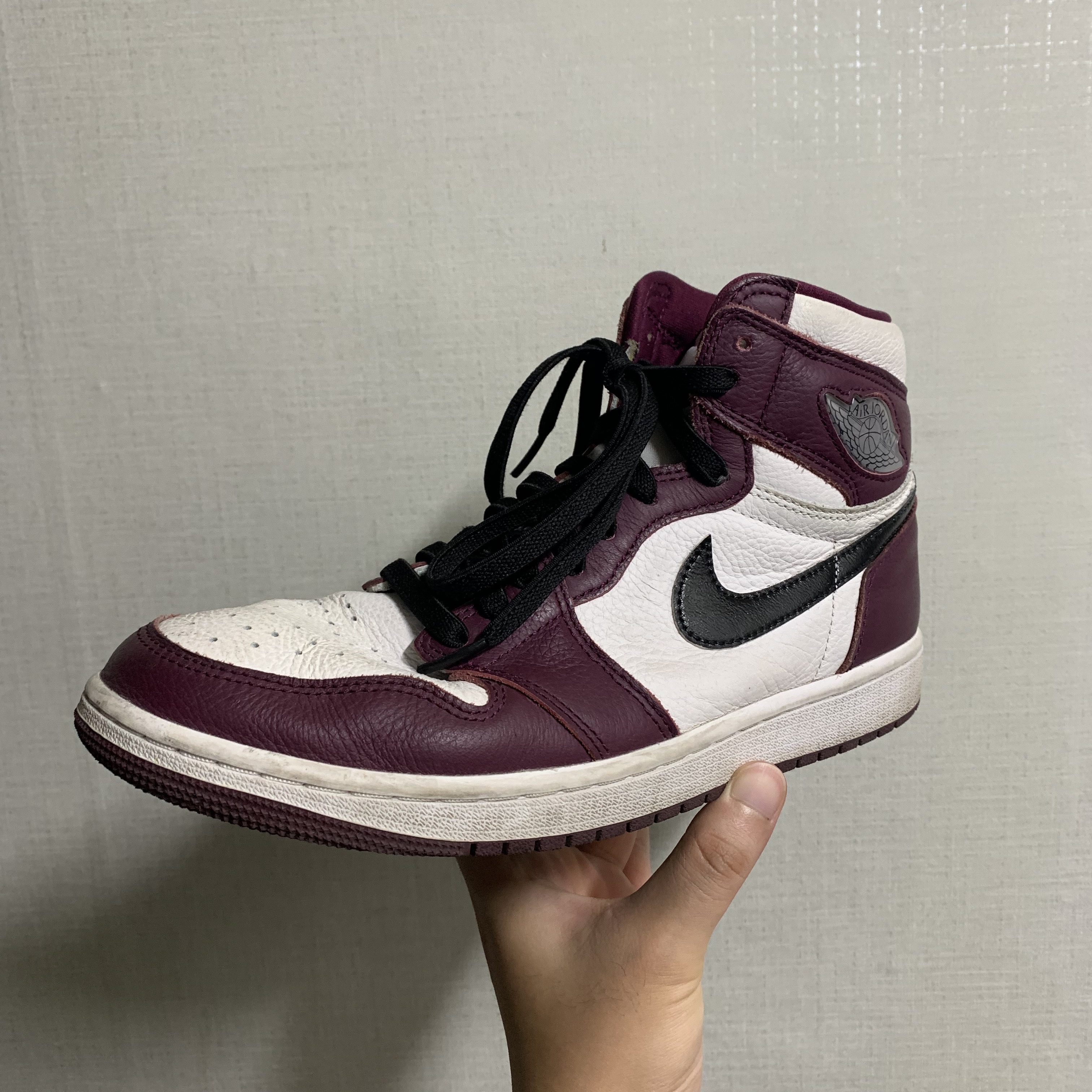 Jordan 1 Retro High OG Bordeaux 착용 스타일 - 1