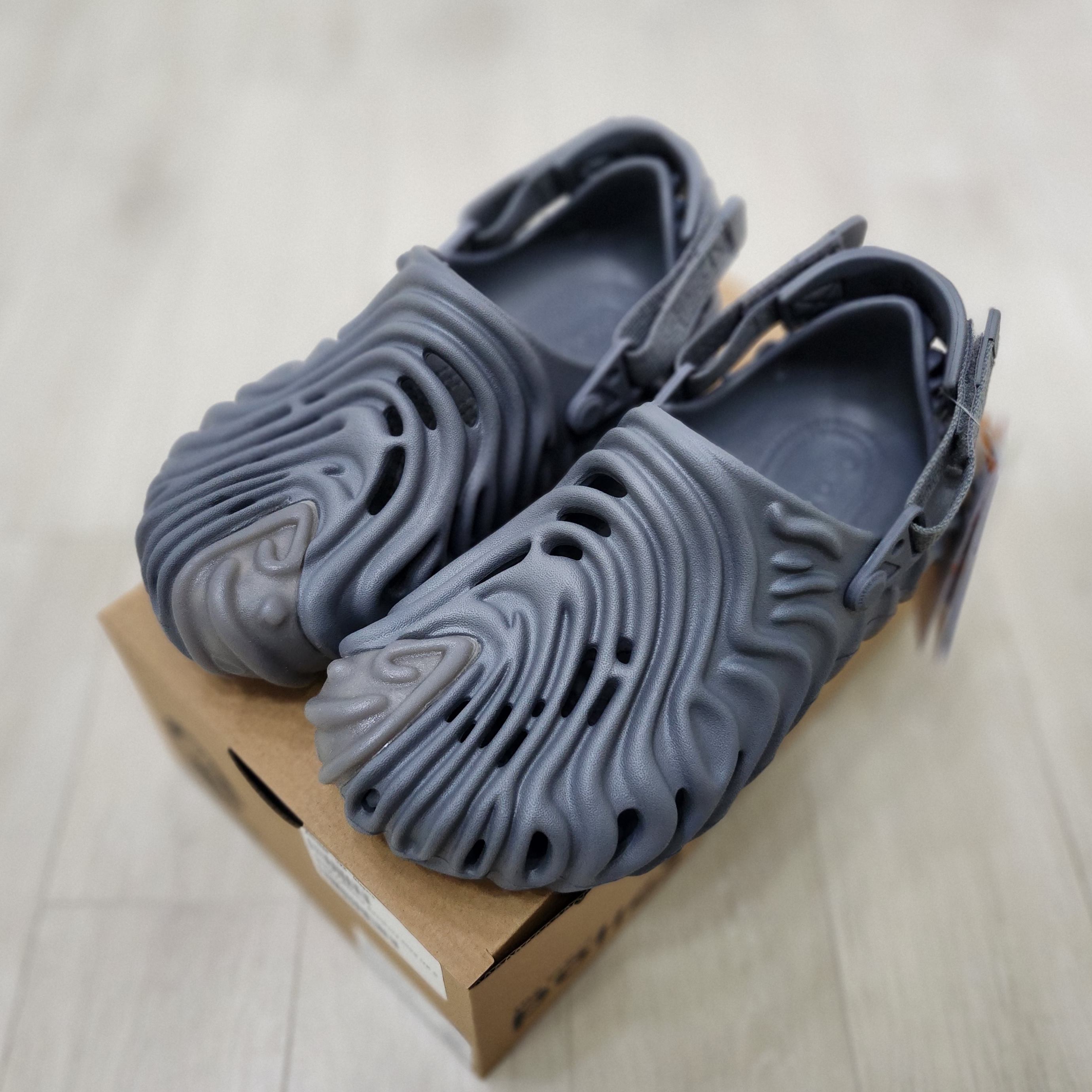 Crocs x Salehe Bembury Pollex Clog Niagara 착용 스타일 - 2