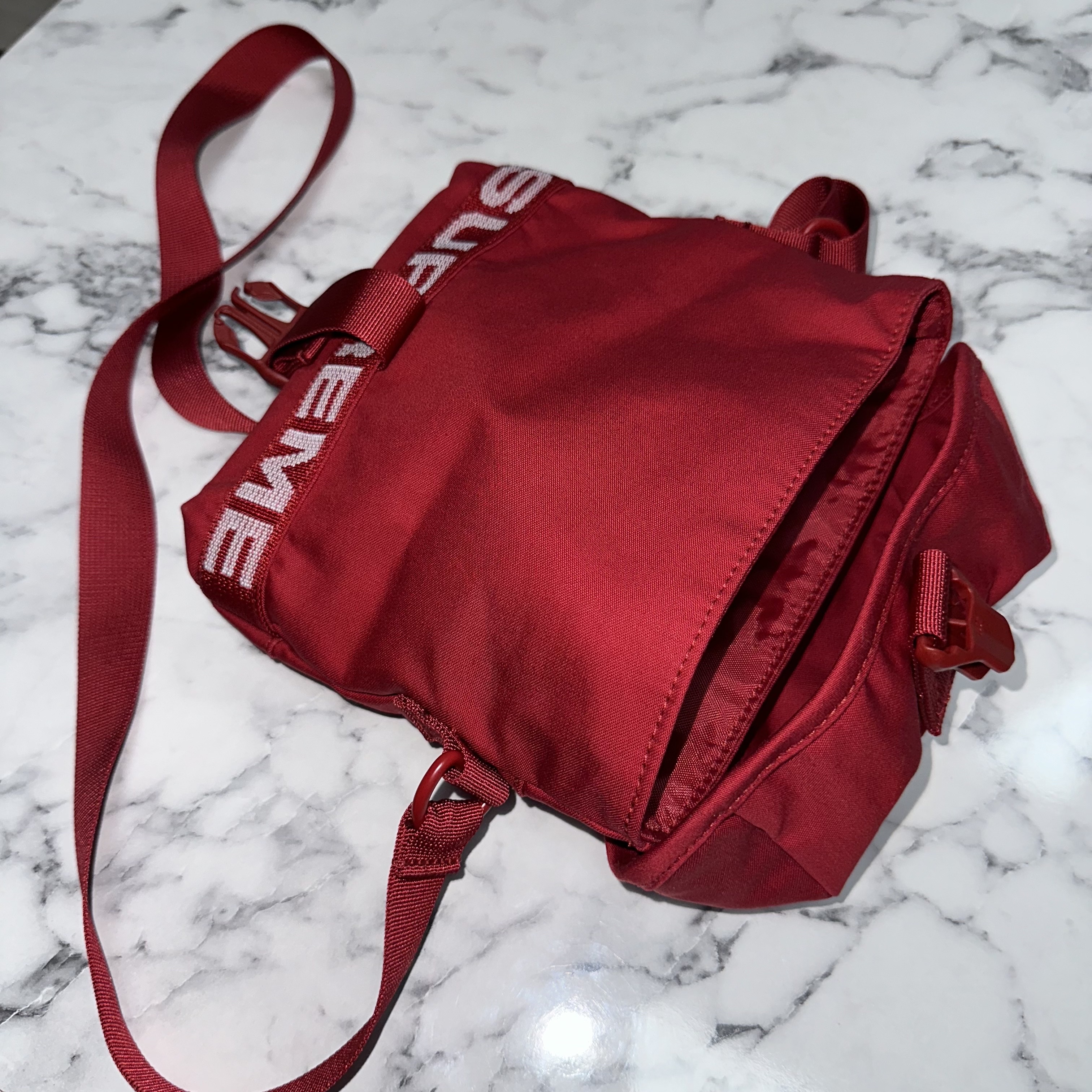 Supreme Field Side Bag Red - 23SS 착용 스타일 - 3