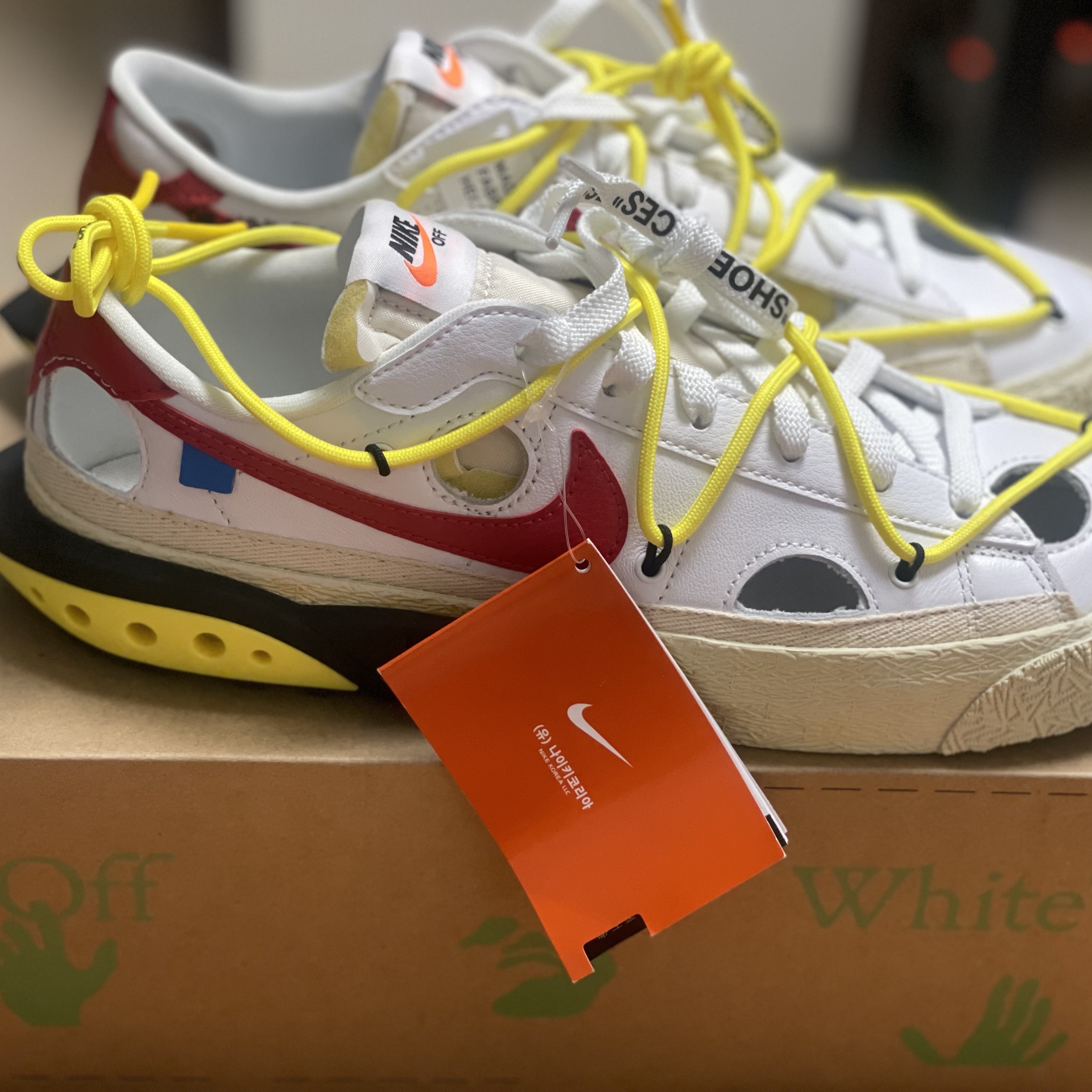 Nike x Off-White Blazer Low '77 White and University Red 착용 스타일 - 4