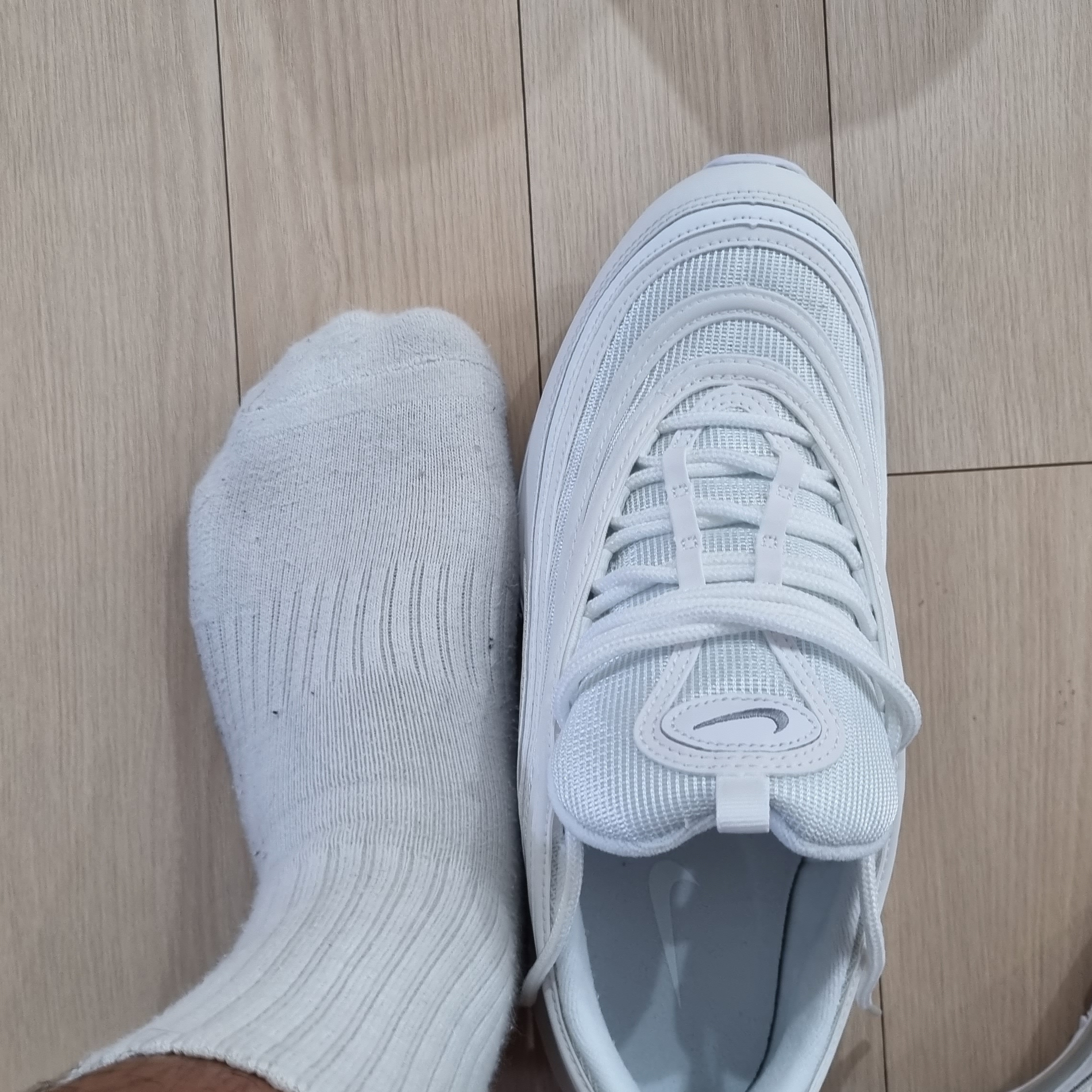 Nike Air Max 97 Triple White Wolf Grey 착용 스타일 - 3