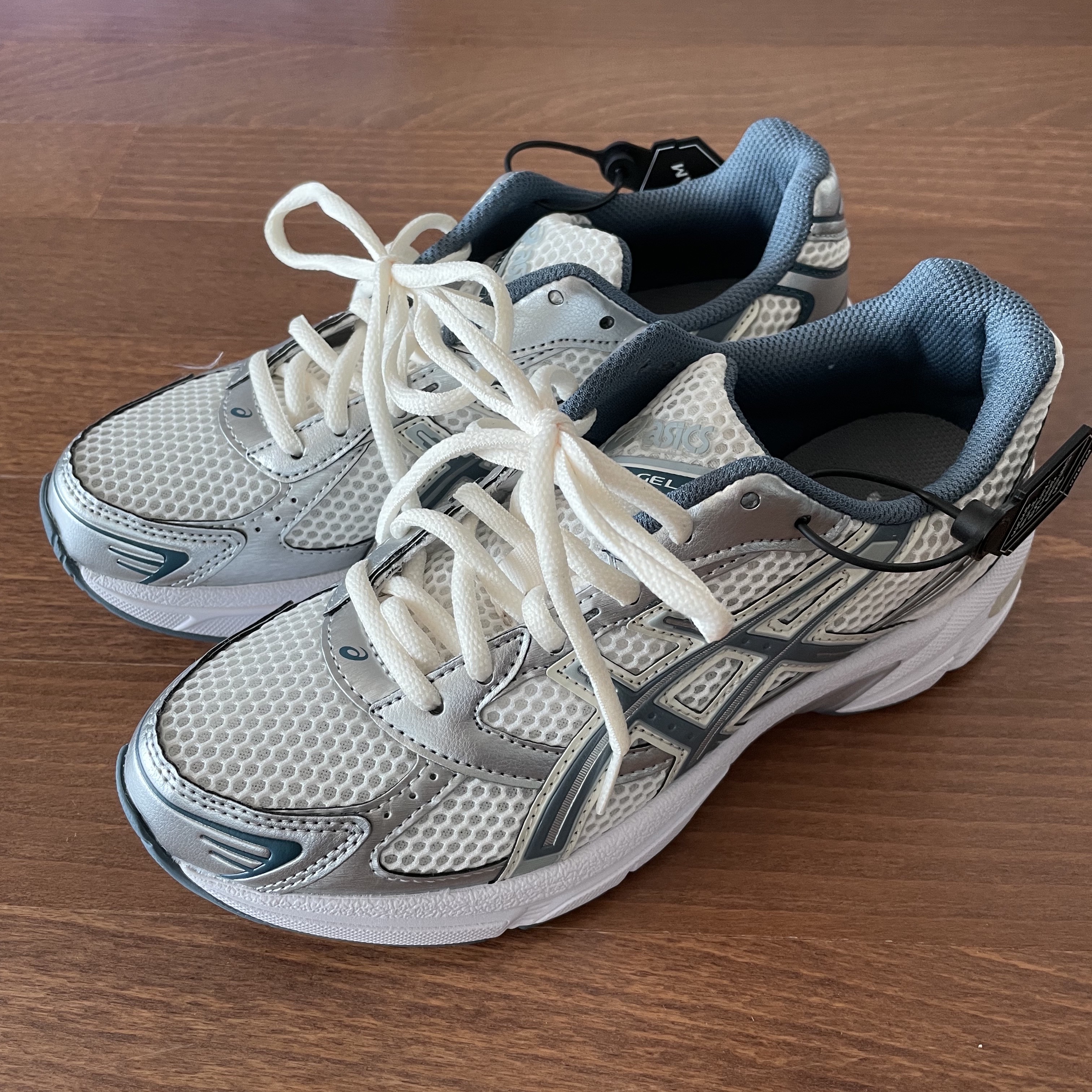 Asics Gel-1130 Cream Ironclad 착용 스타일