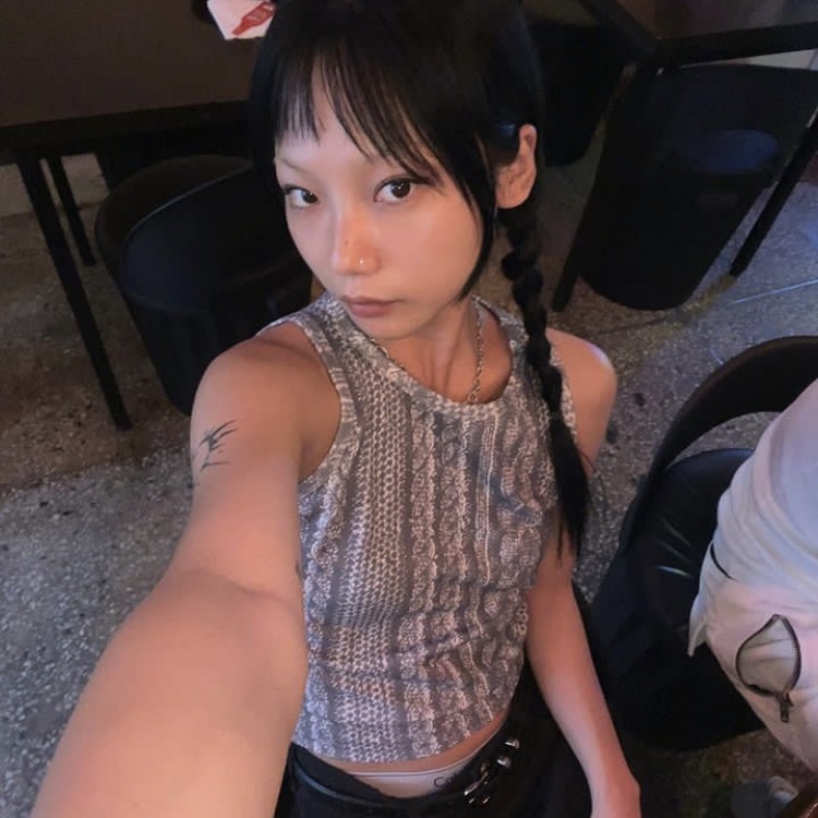 Safarispot Women 1/2 Knit Print Sleeveless Gray 착용 스타일 - 1