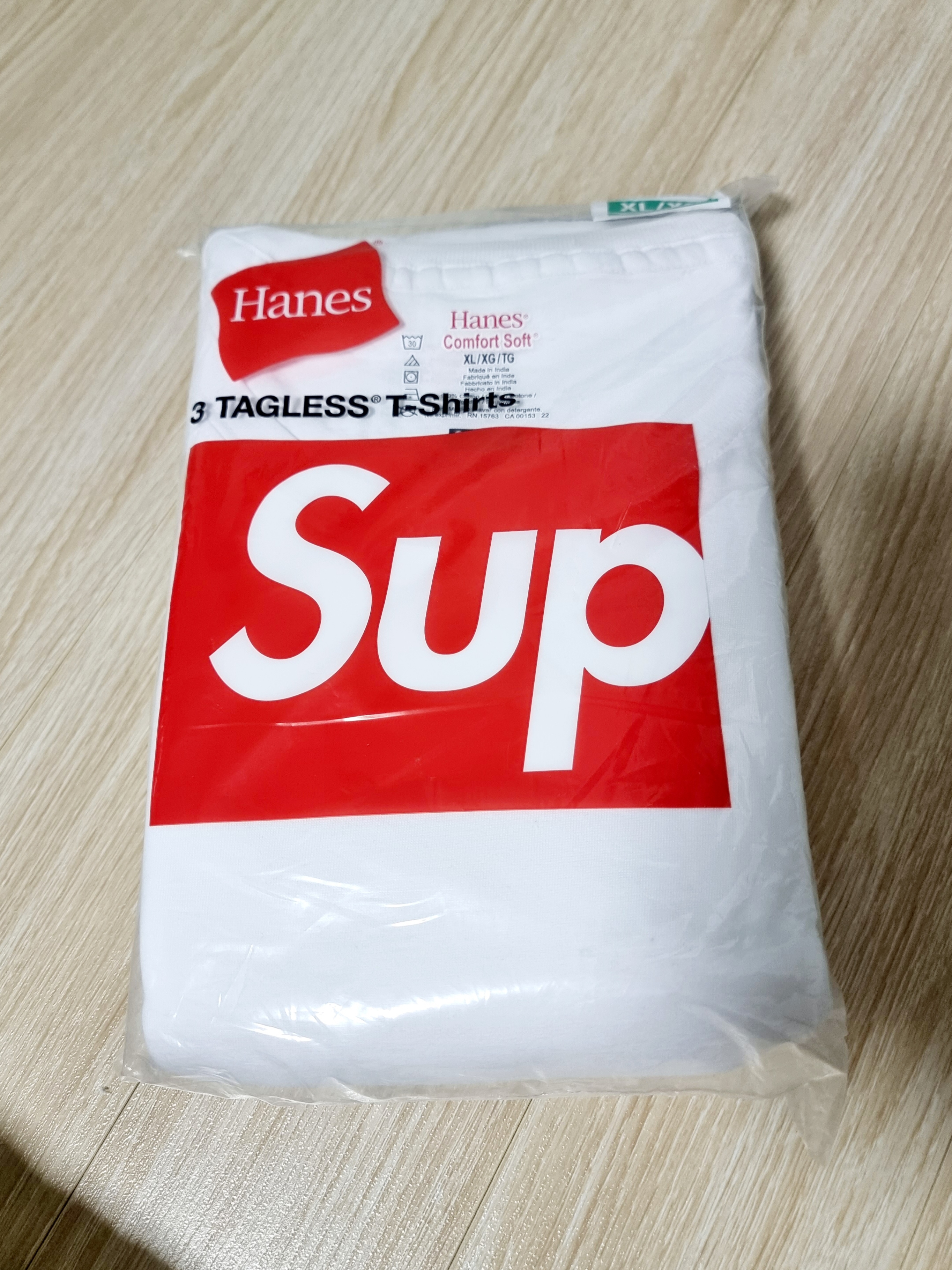 Supreme Hanes Tagless T-Shirt White (3 Pack) 착용 스타일