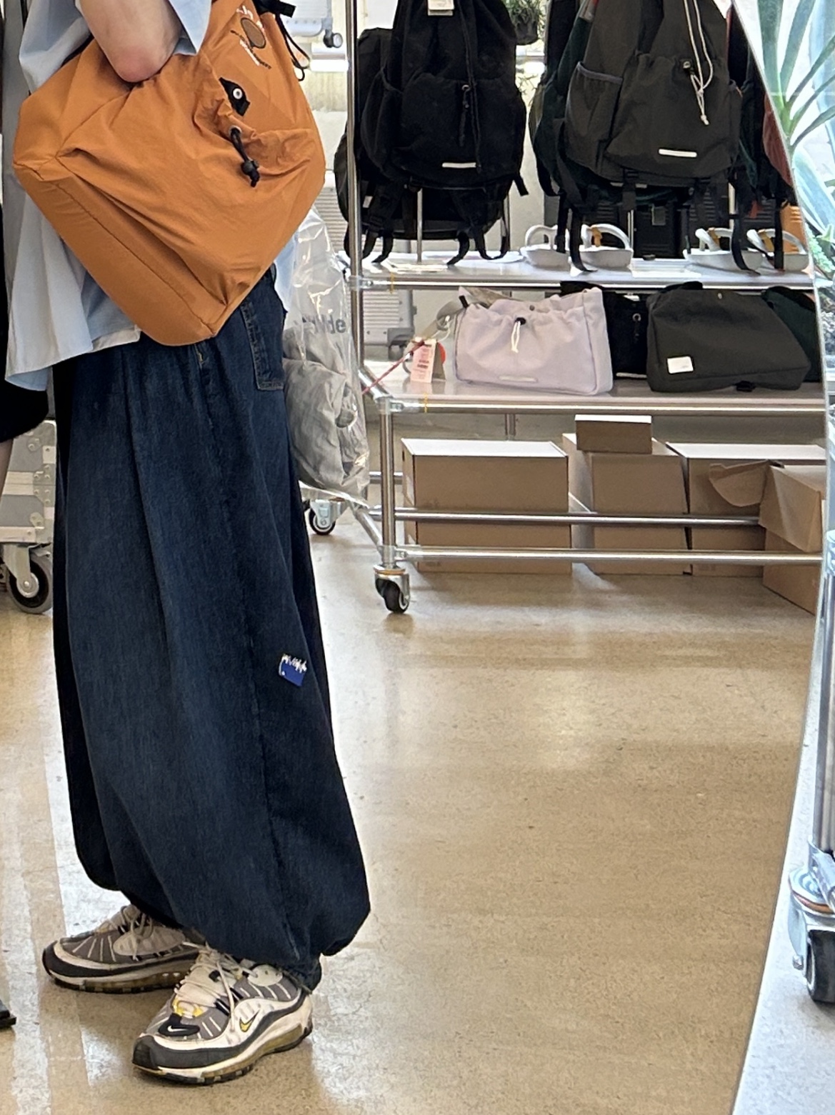 Zara x Ader Error Wide Leg Jeans Blue, Nike Air Max 98 Tour Yellow 착용 스타일 - 1
