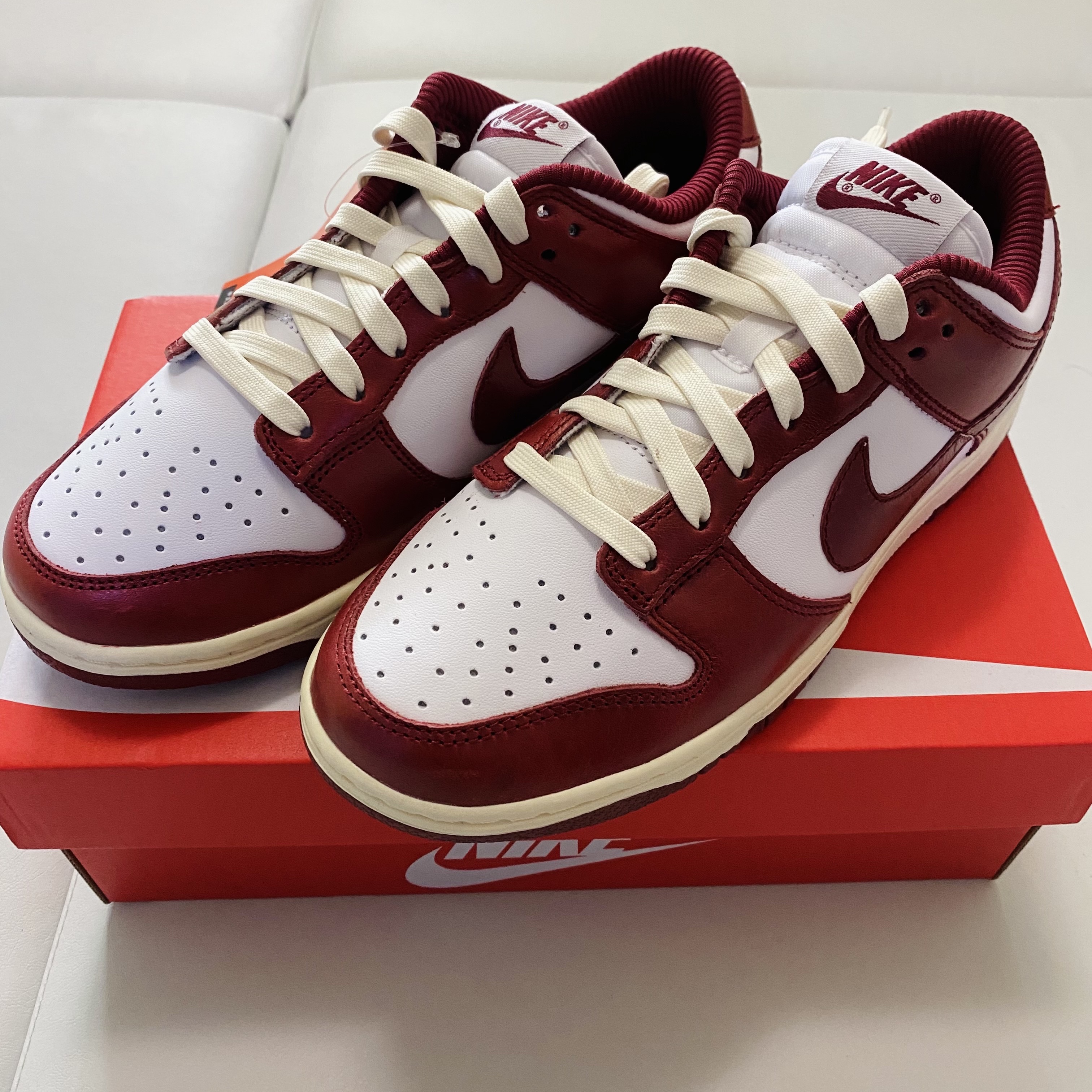(W) Nike Dunk Low Retro PRM Team Red and White 착용 스타일