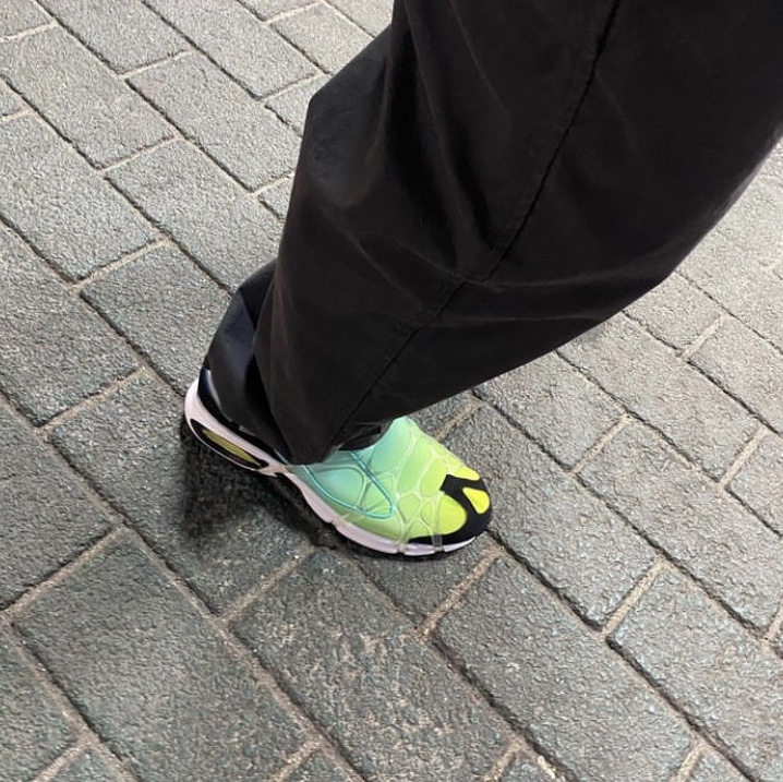 Nike Air Kukini SE Lemon Venom and Aurora 착용 스타일