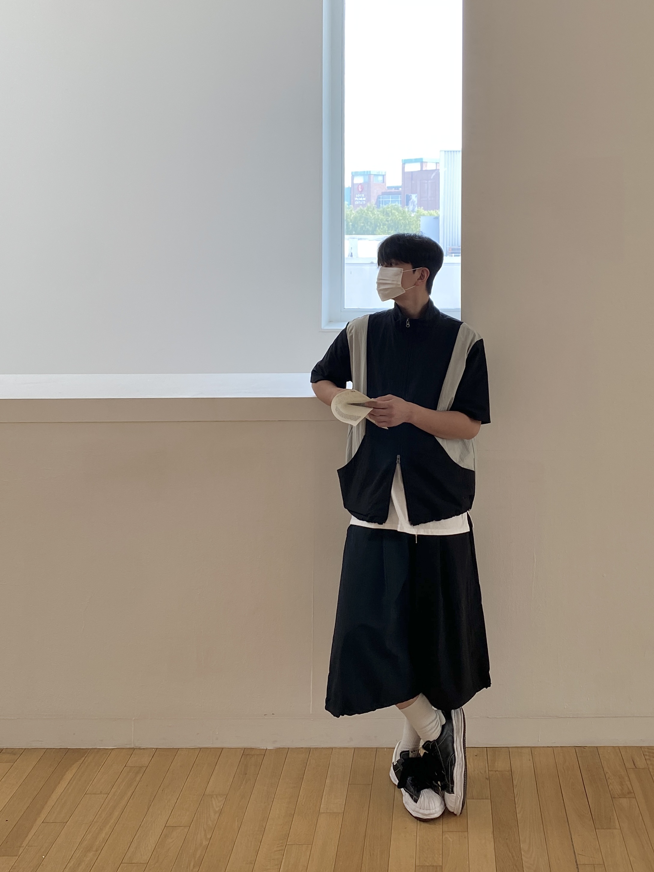 Maison Mihara Yasuhiro Blakey OG Sole Leather Low-top Sneakers Black 착용 스타일 - 4