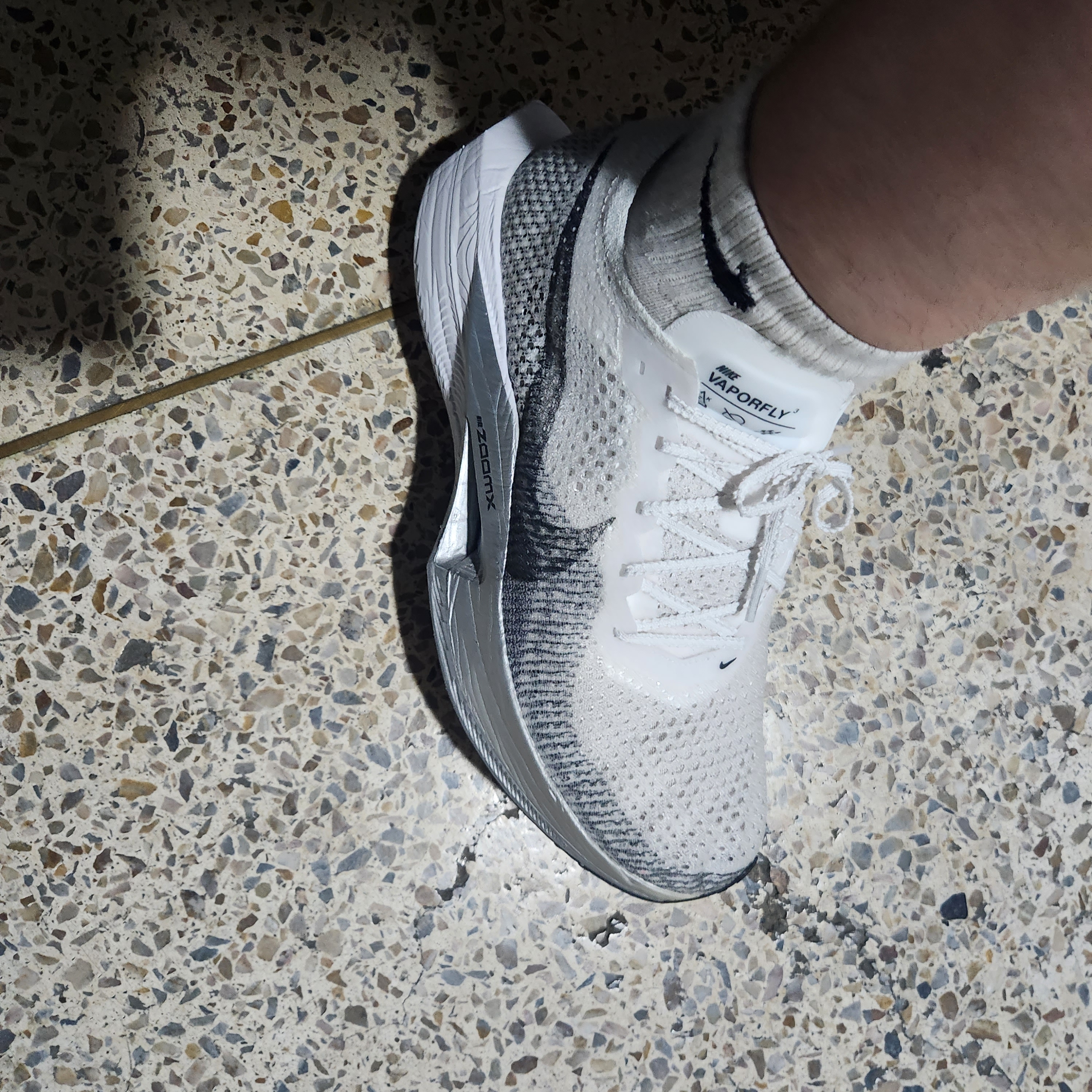 Nike ZoomX Vaporfly Next% 3 White Grey 착용 스타일