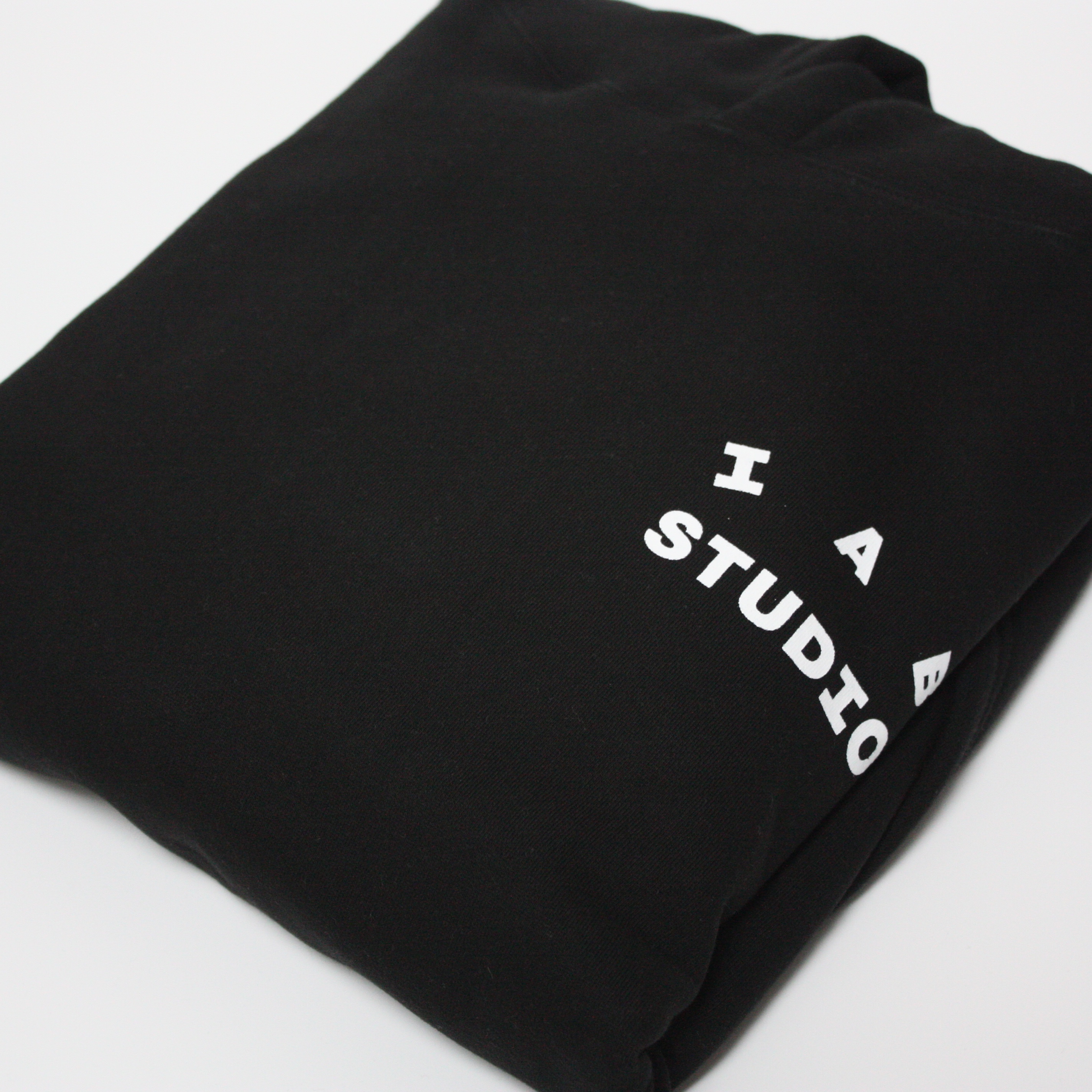 IAB Studio Hoodie Black White 착용 스타일