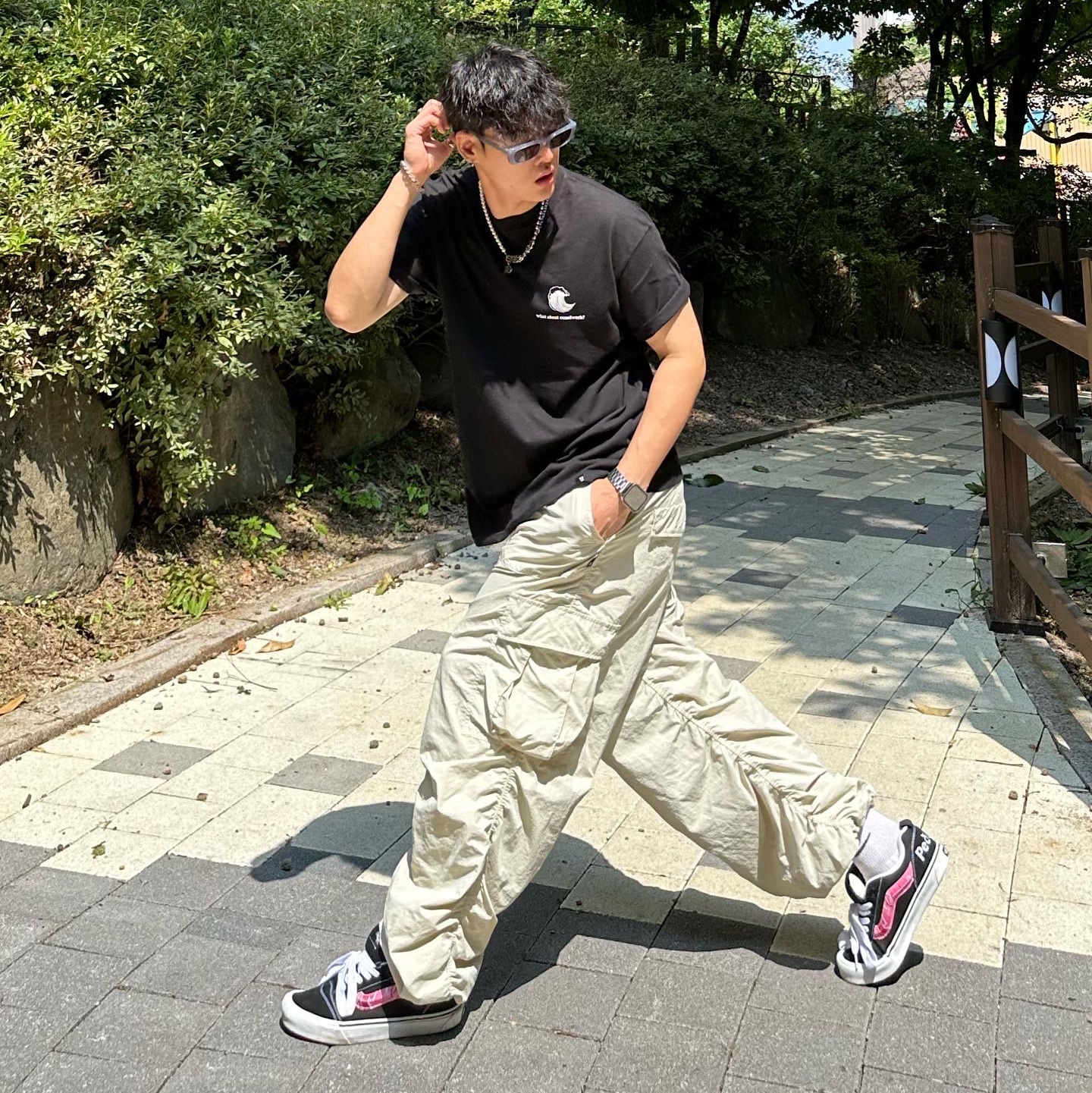 Vans x Peaches. Knu-Skool Black Pink 착용 스타일
