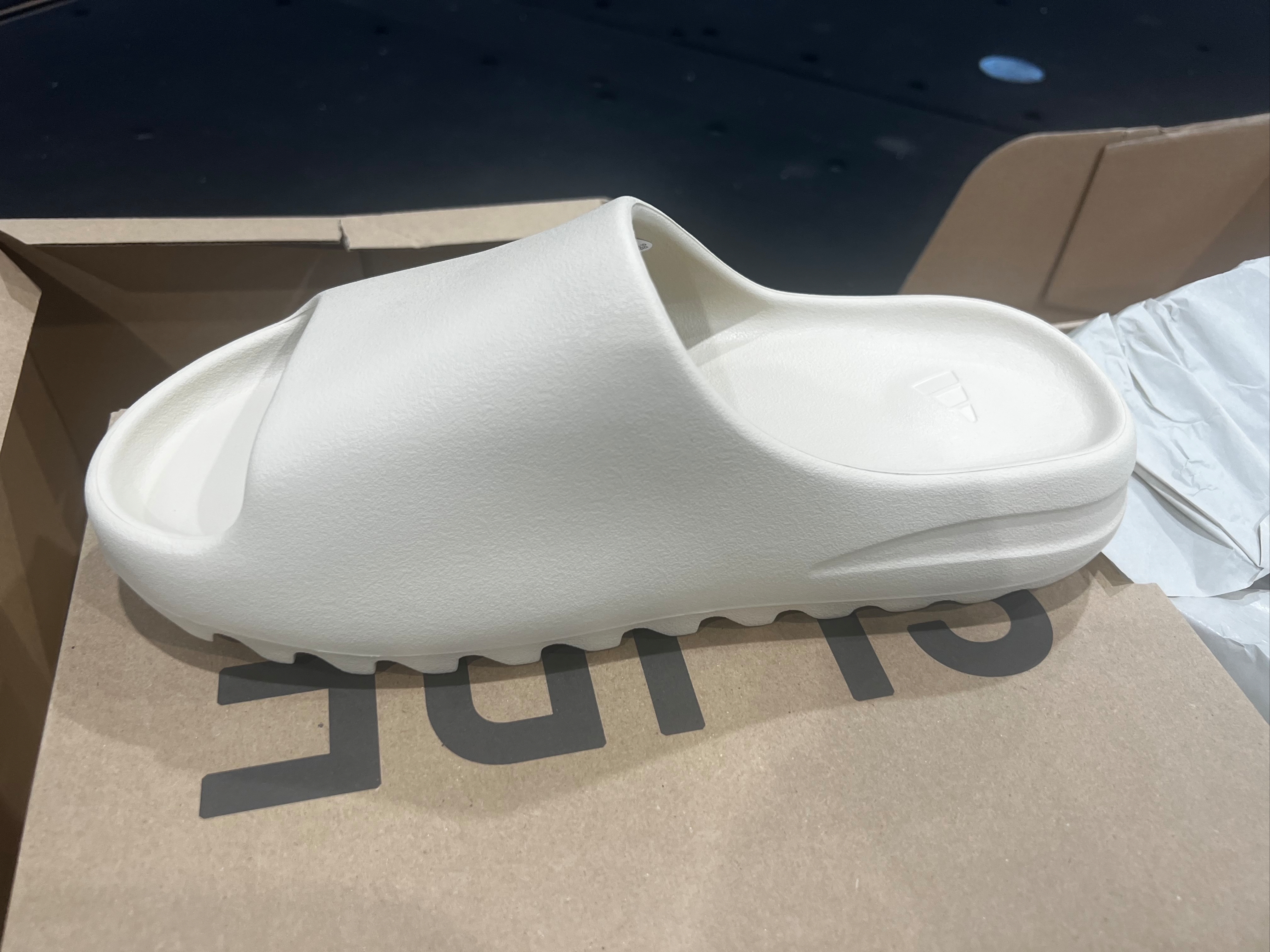Adidas Yeezy Slide Bone 2022/2023 착용 스타일