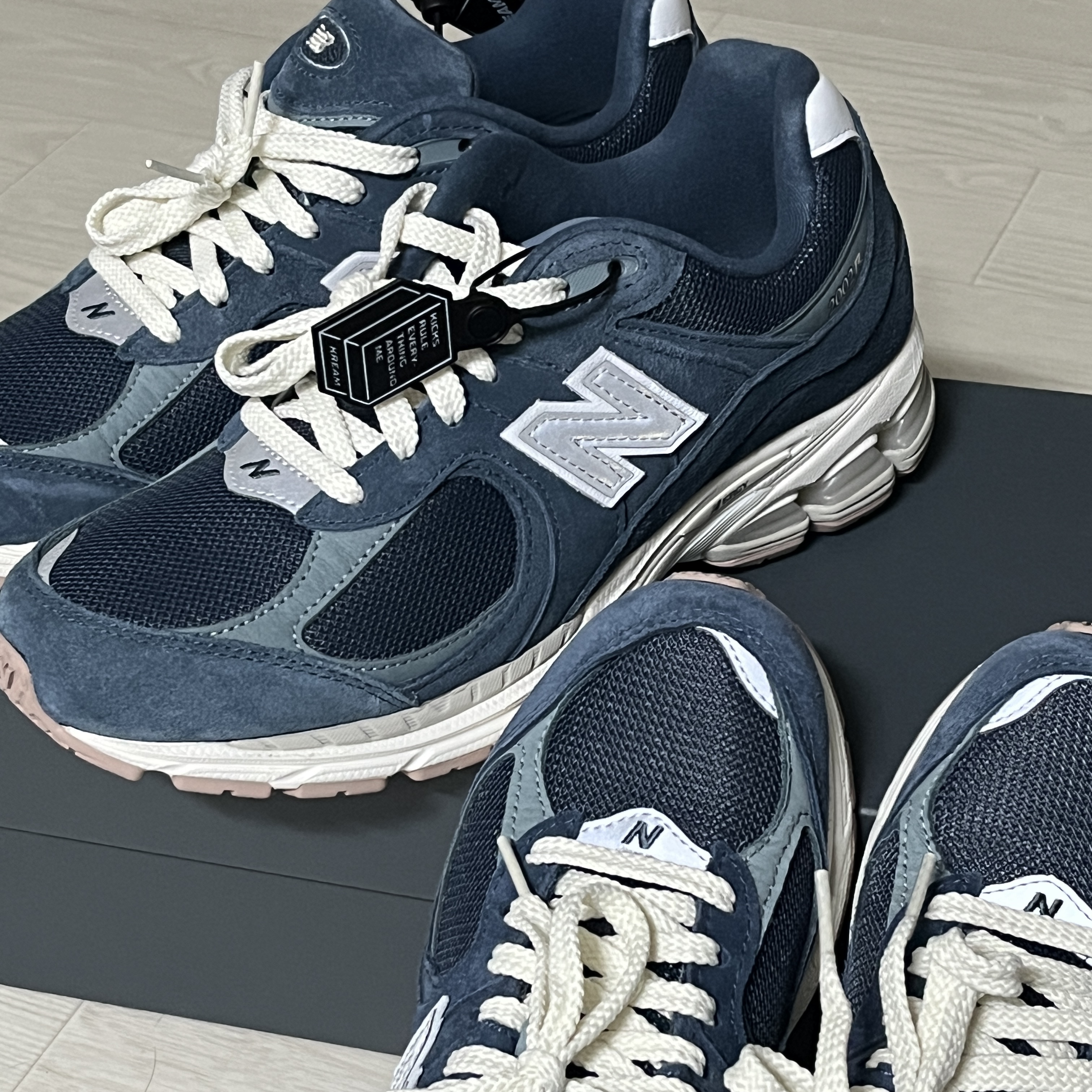 New Balance 2002R Deep Ocean Grey Slate 착용 스타일