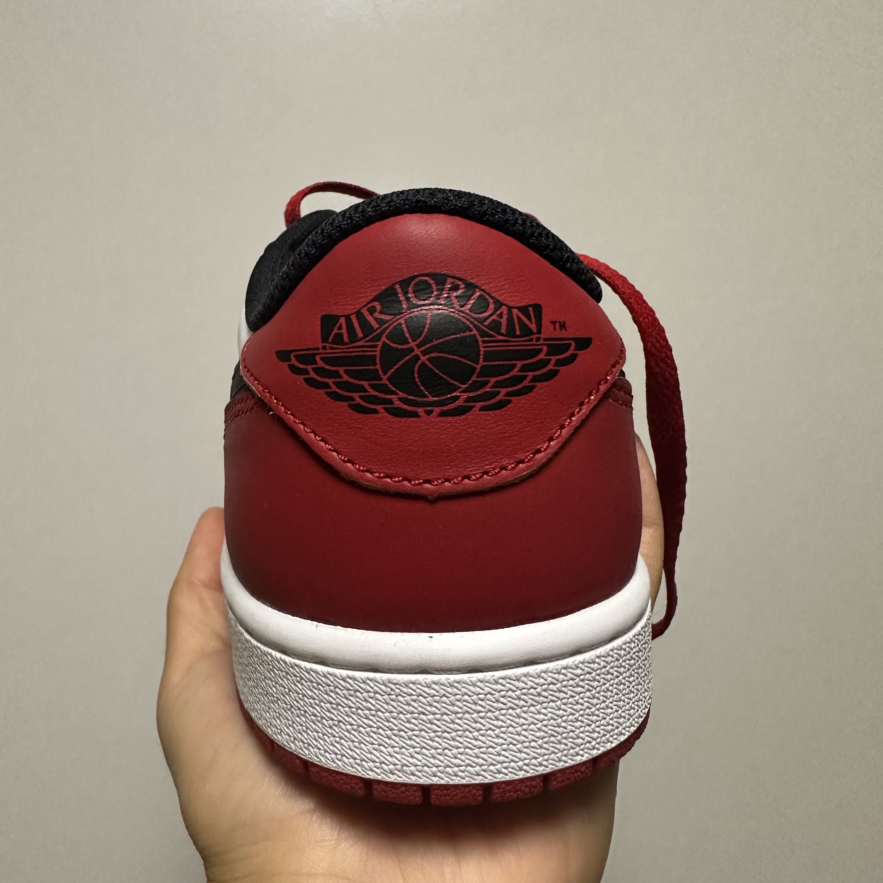 Jordan 1 Retro Low OG Black Toe 착용 스타일 - 2