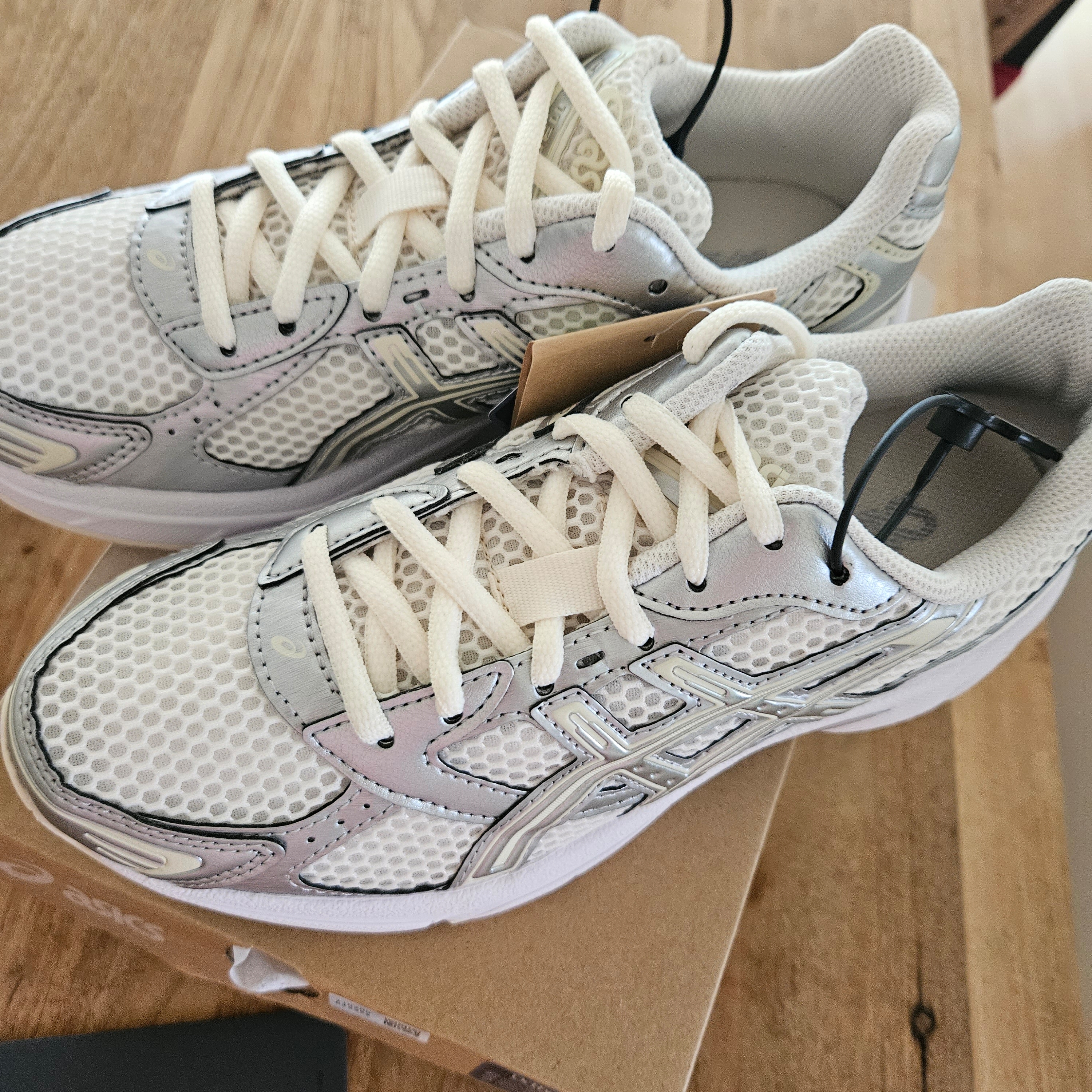 (W) Asics Gel-1130 Cream Pure Silver 착용 스타일 - 1