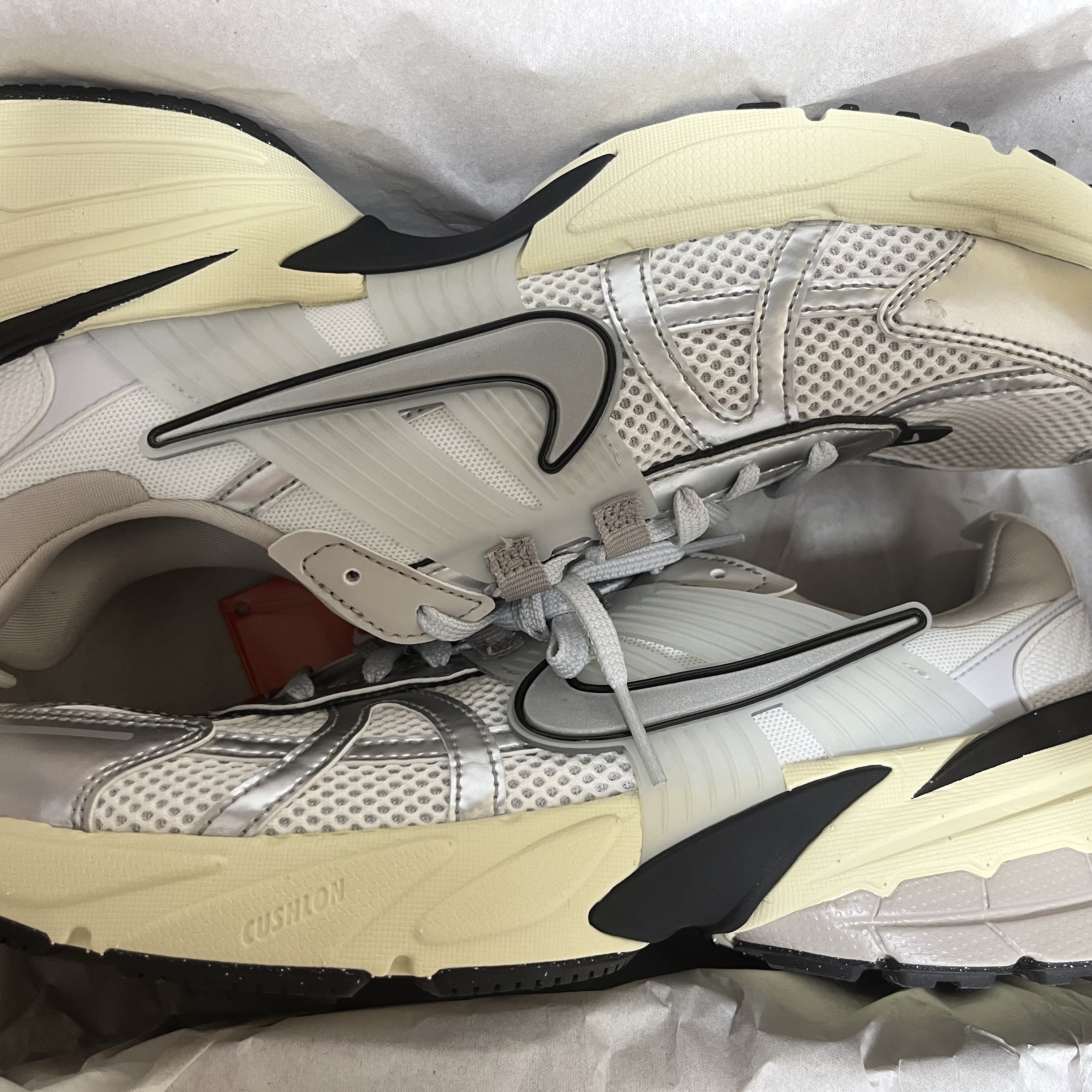 Nike V2K Run Summit White Metallic Silver 착용 스타일