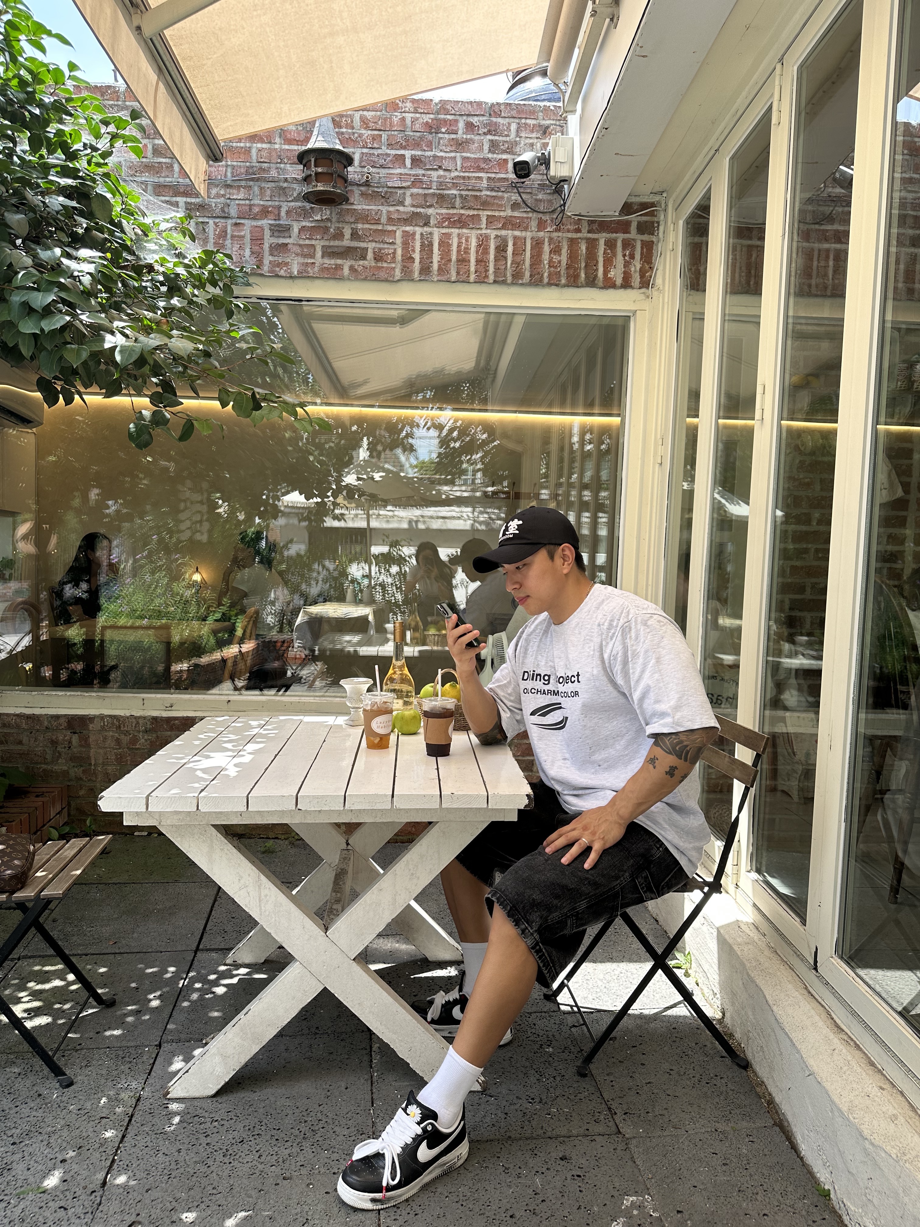 Darkr8m Studio White Logo Cap, Nike x Peaceminusone Air Force 1 Low Para-Noise 착용 스타일
